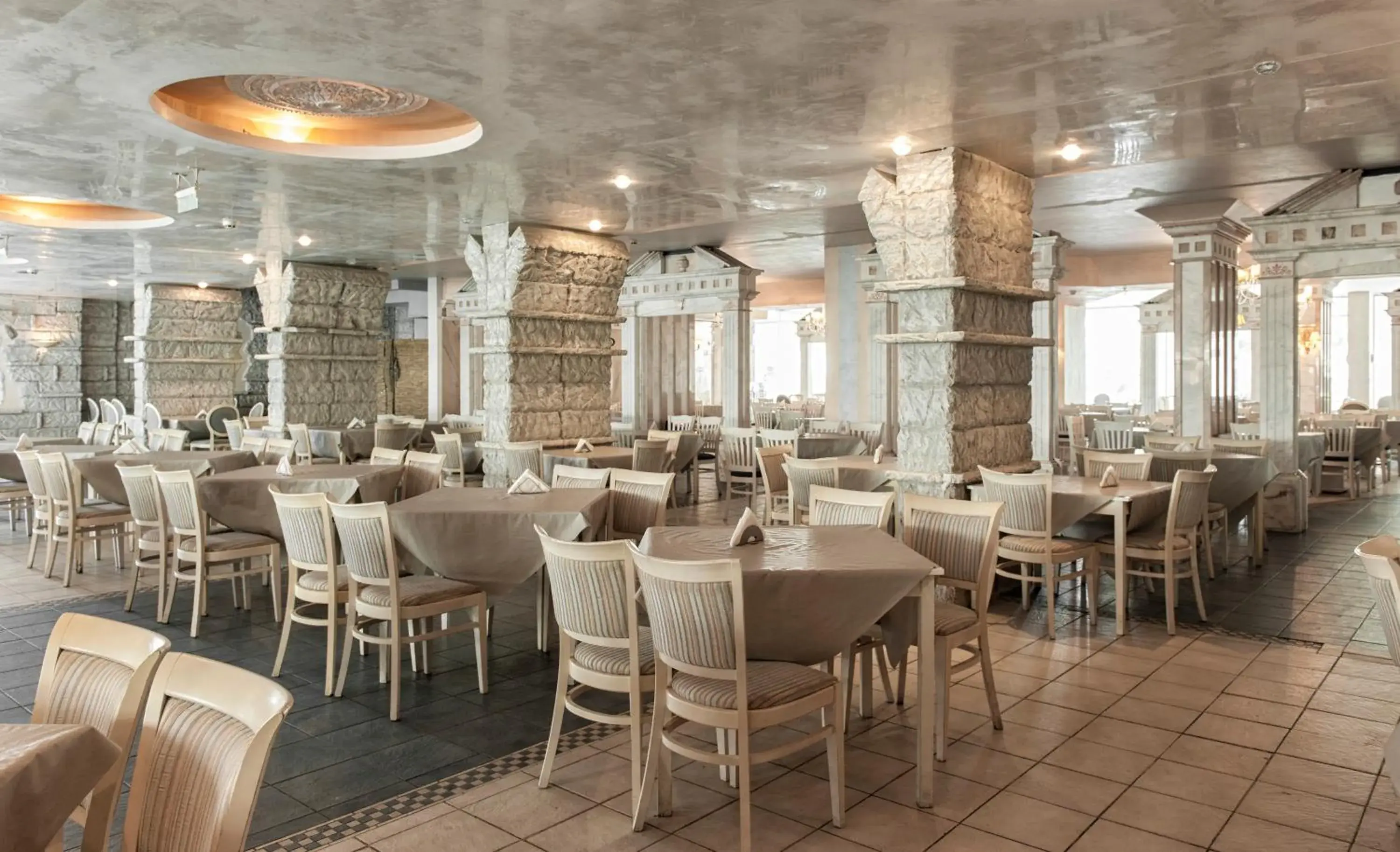 Restaurant/places to eat in Chaika Beach Resort Restaurant/places to eat in Chaika Beach Resort