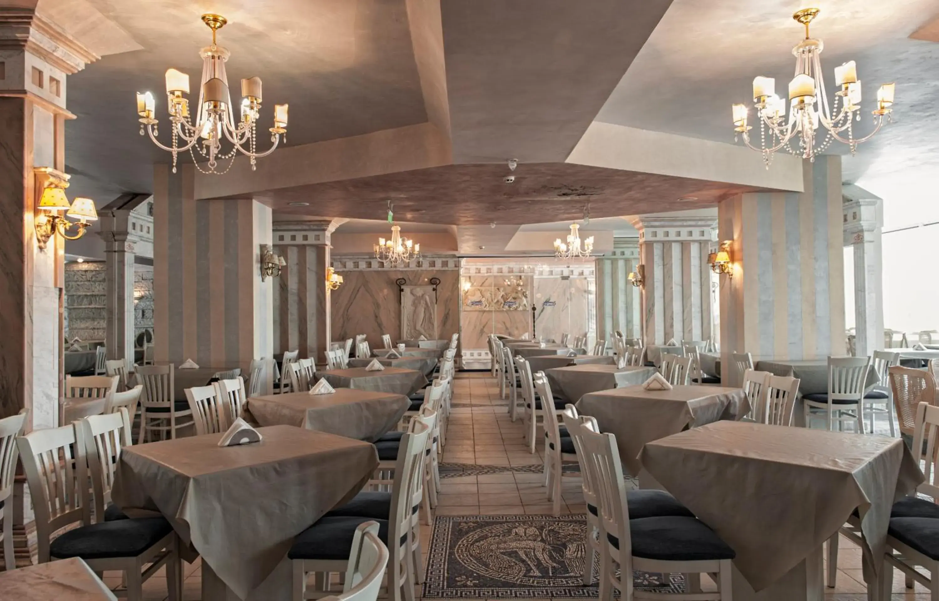 Restaurant/places to eat in Chaika Beach Resort Restaurant/places to eat in Chaika Beach Resort