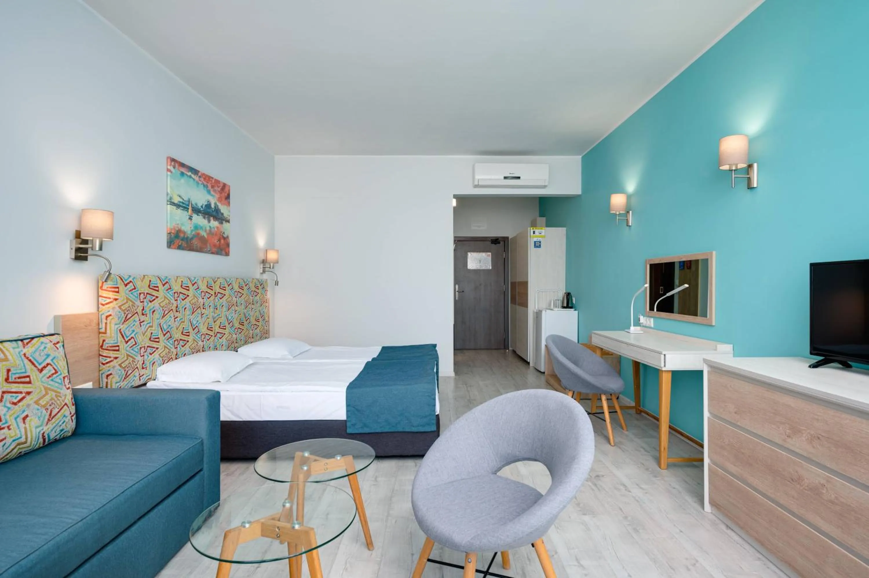 Living room, Bed in Topola Skies Resort & Aquapark