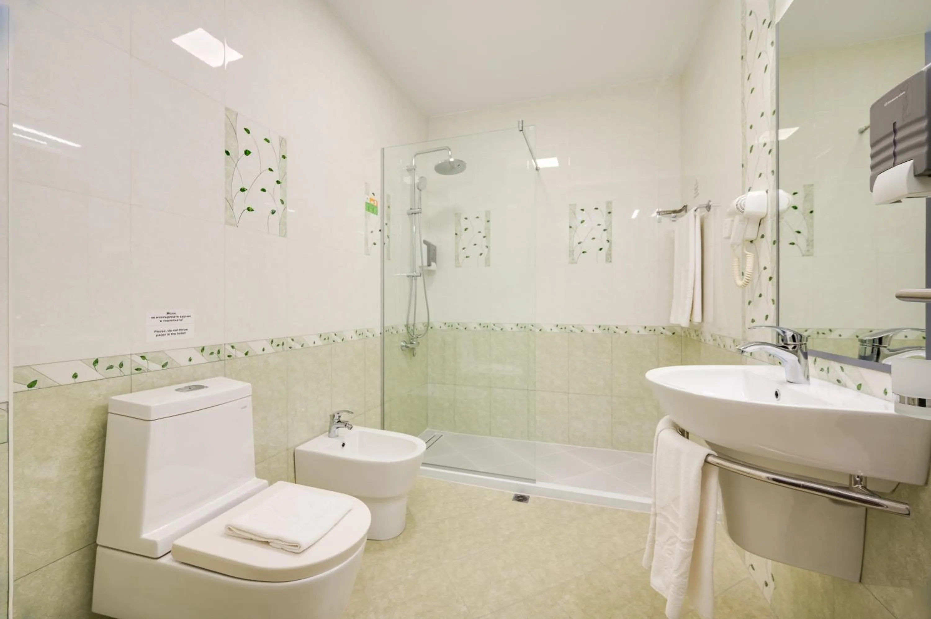 Shower in Topola Skies Resort & Aquapark