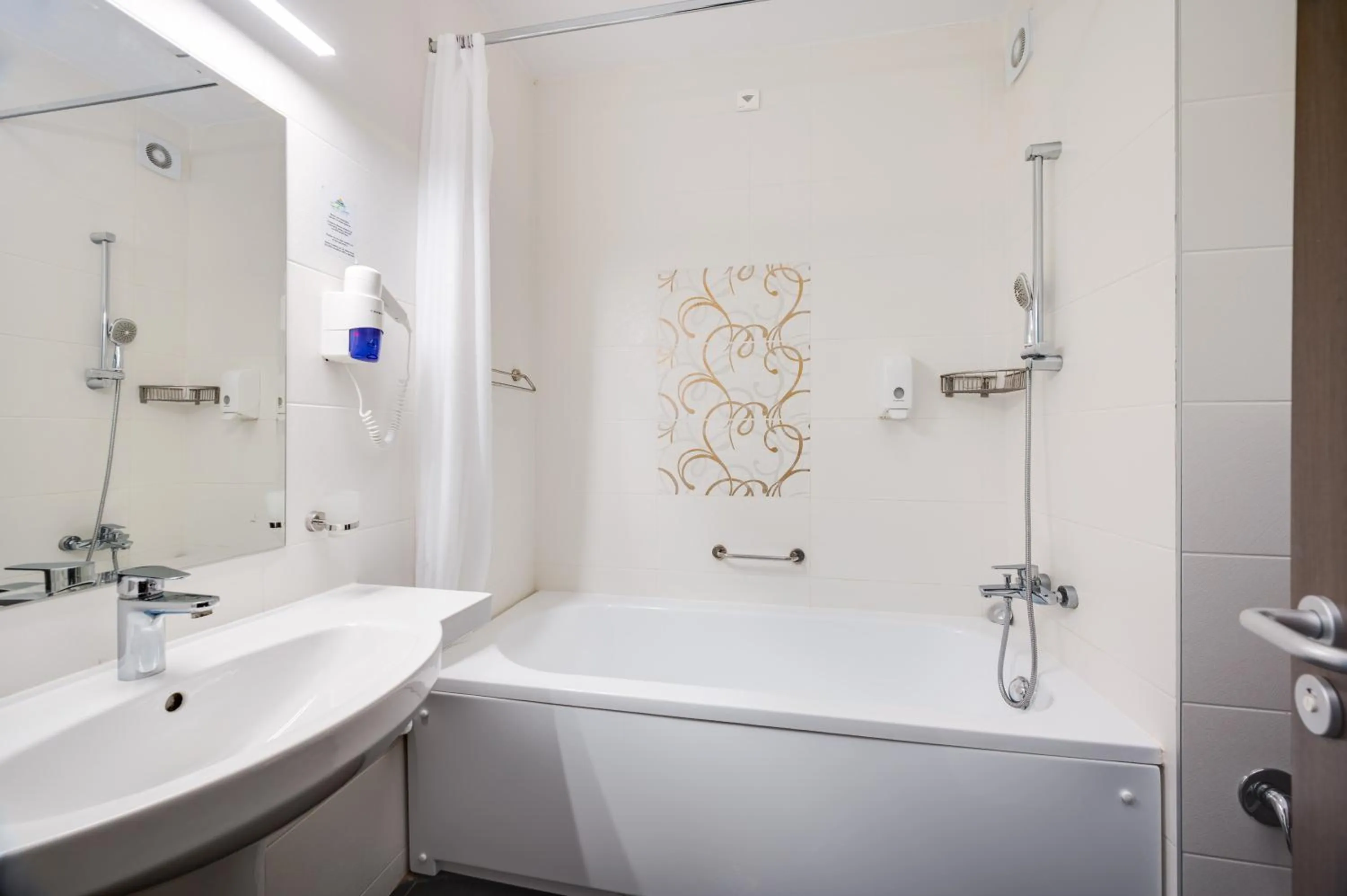 Bathroom in Topola Skies Resort & Aquapark