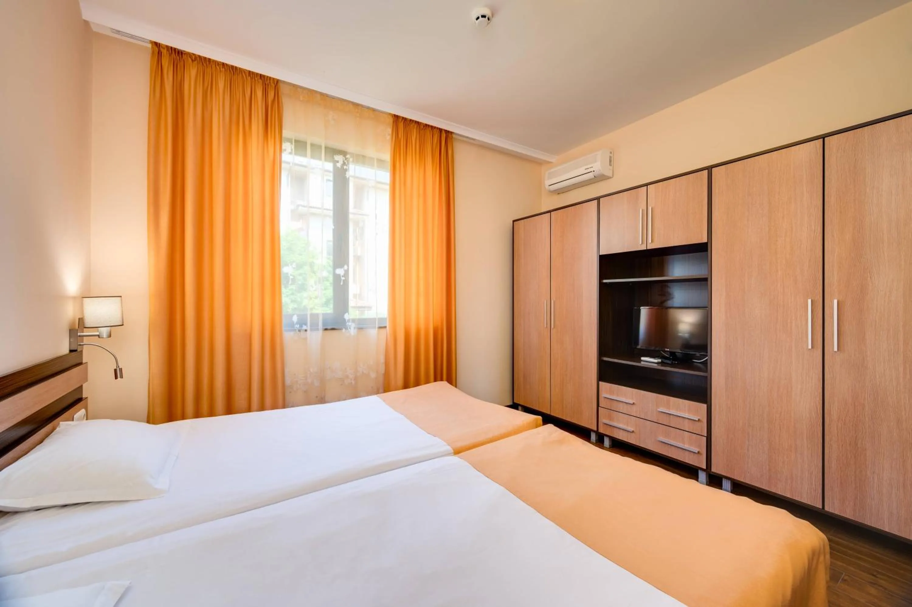 wardrobe, Bed in Topola Skies Resort & Aquapark