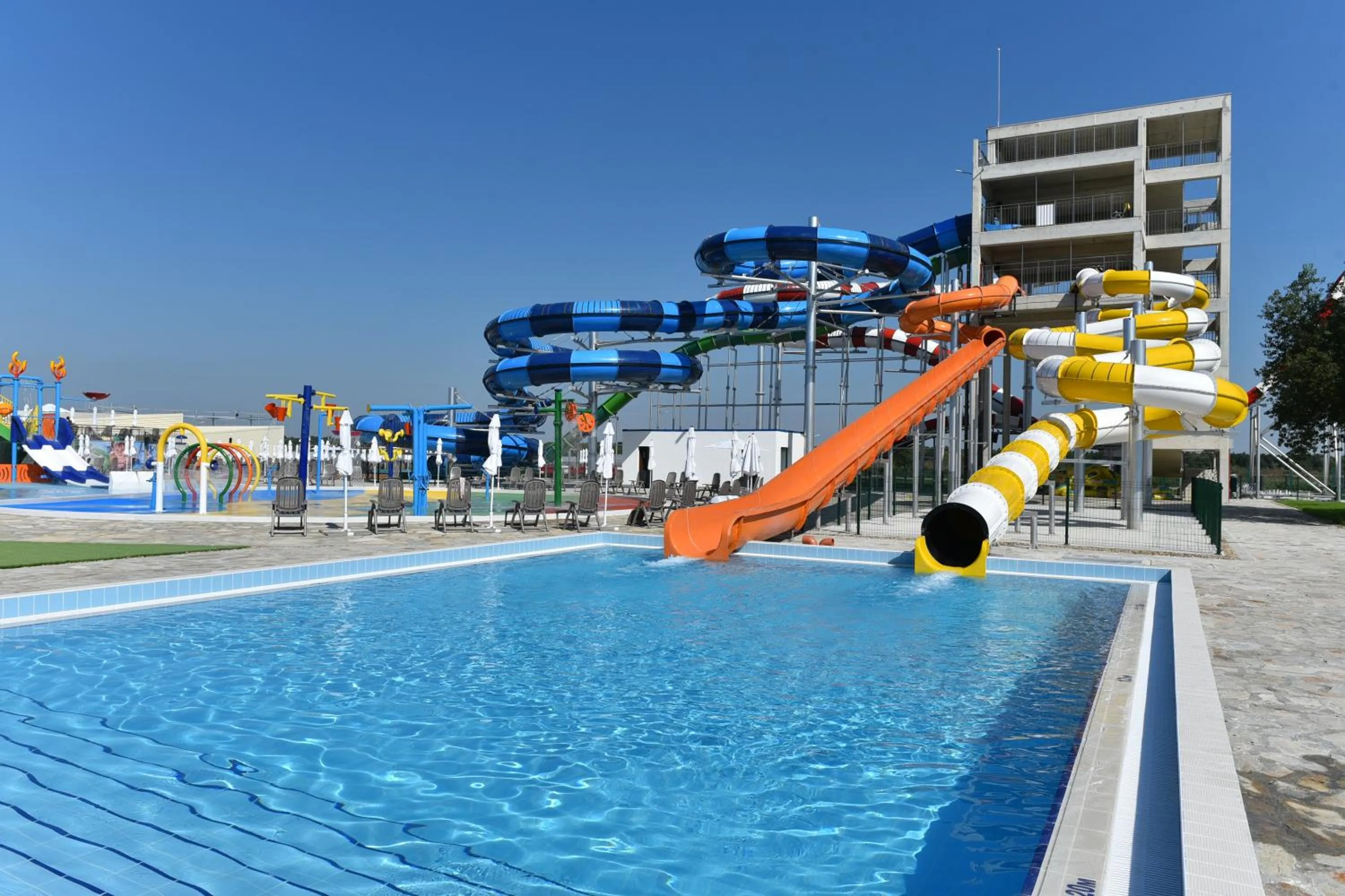 Property building in Topola Skies Resort & Aquapark
