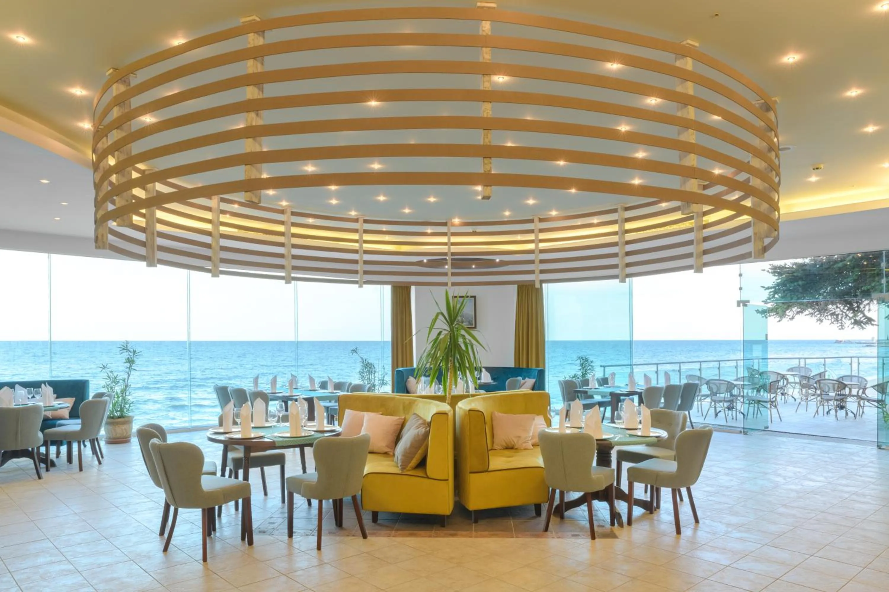 Restaurant/places to eat in Marina Hotel, Sunny Day