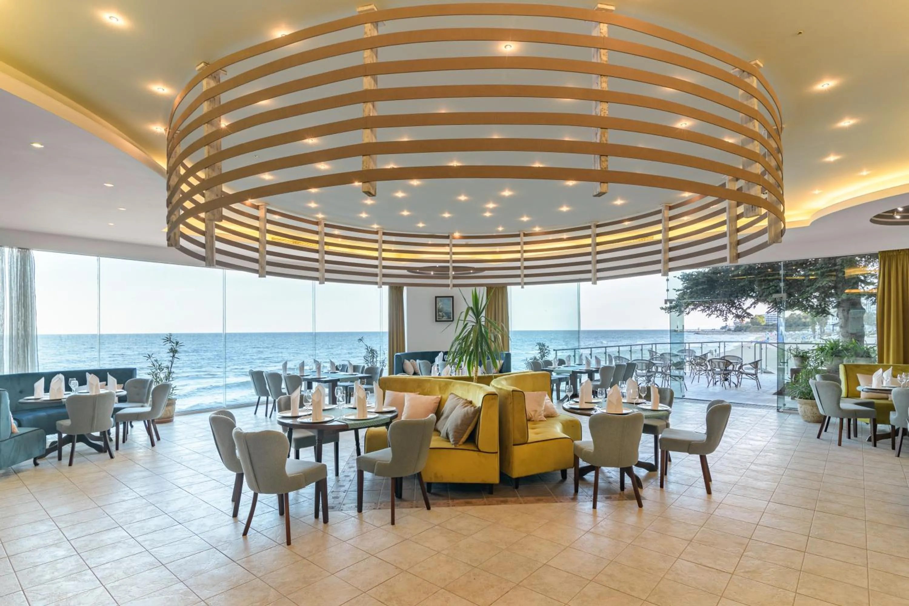 Restaurant/places to eat in Marina Hotel, Sunny Day