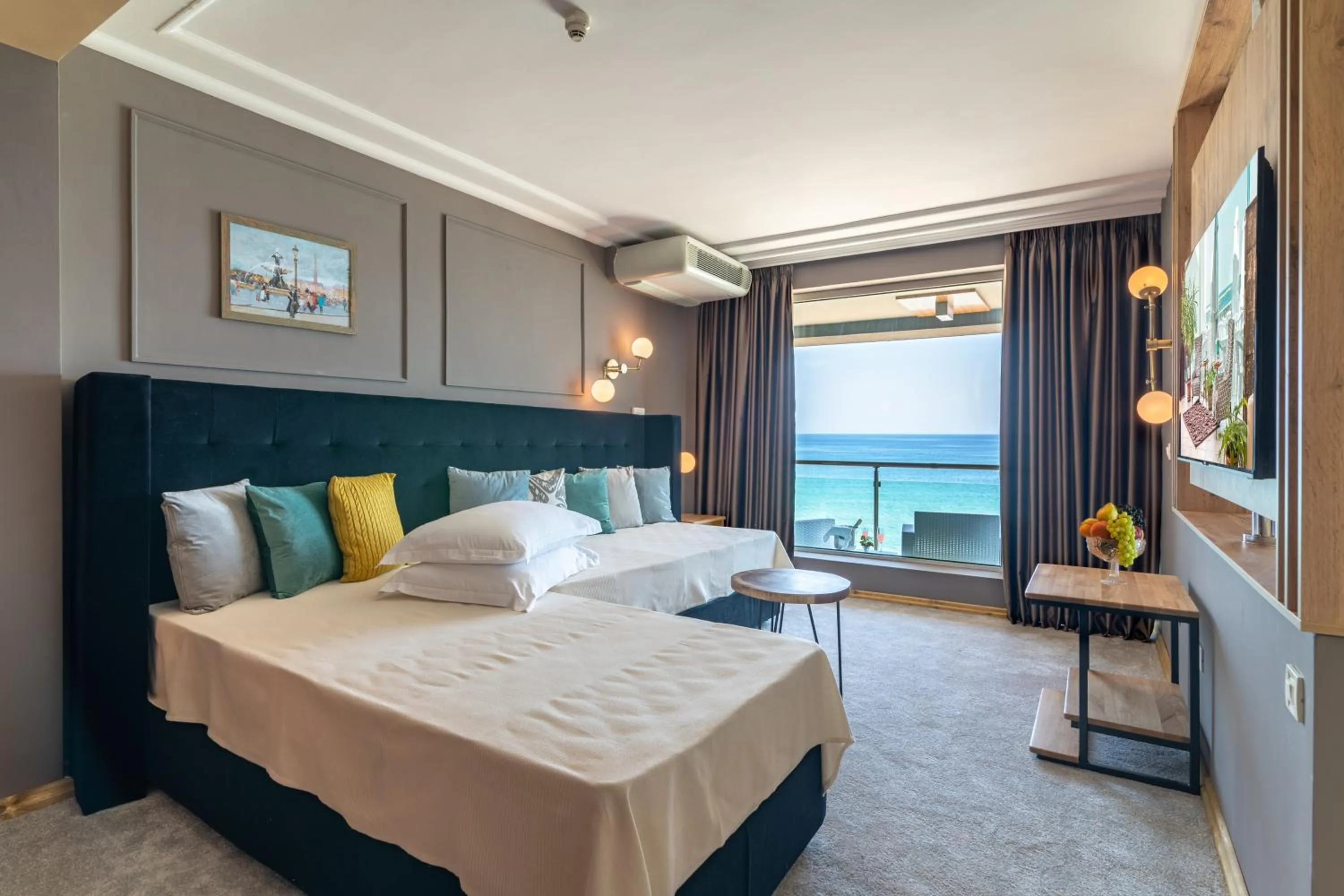 Area and facilities, Bed in Marina Hotel, Sunny Day