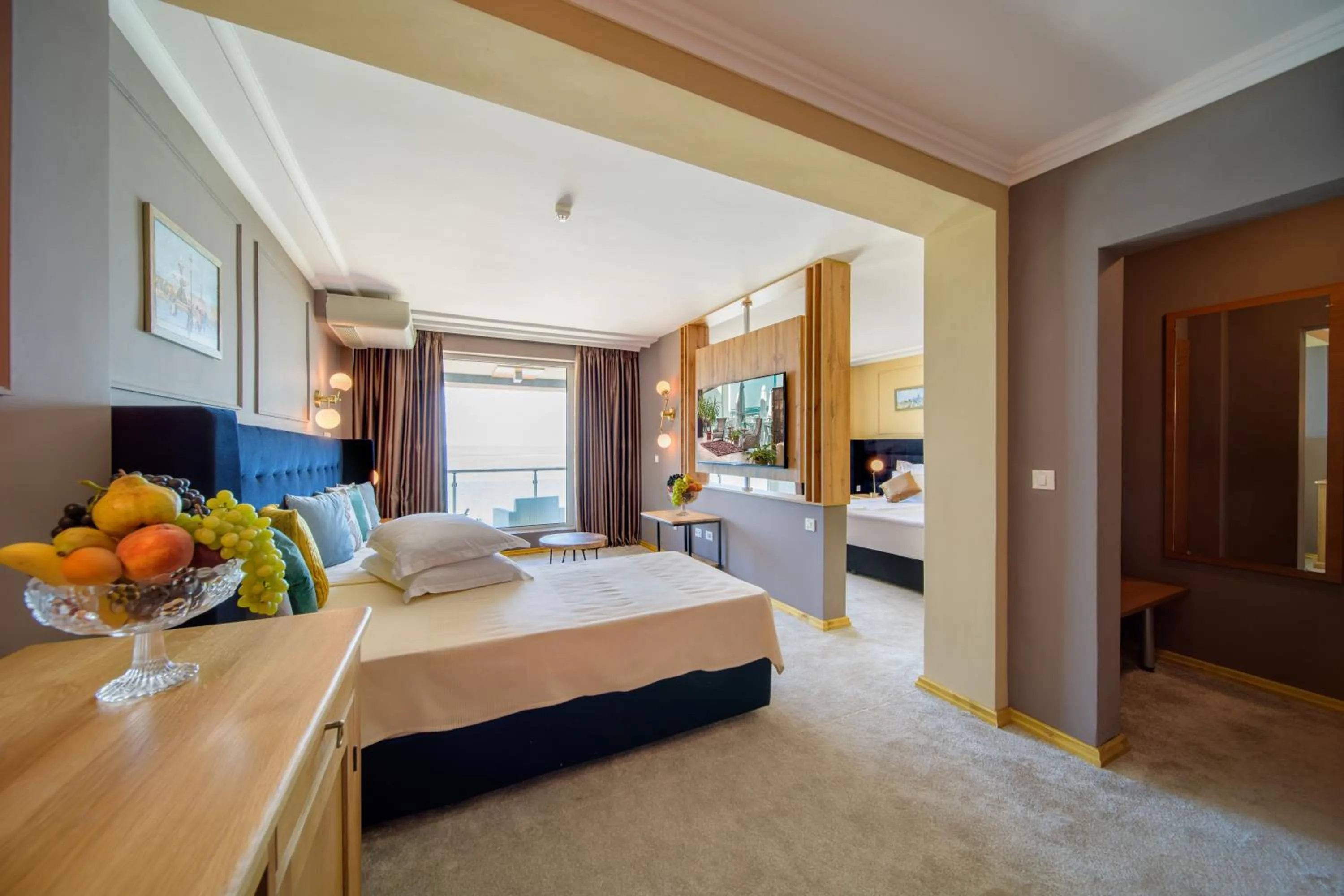 Area and facilities, Bed in Marina Hotel, Sunny Day