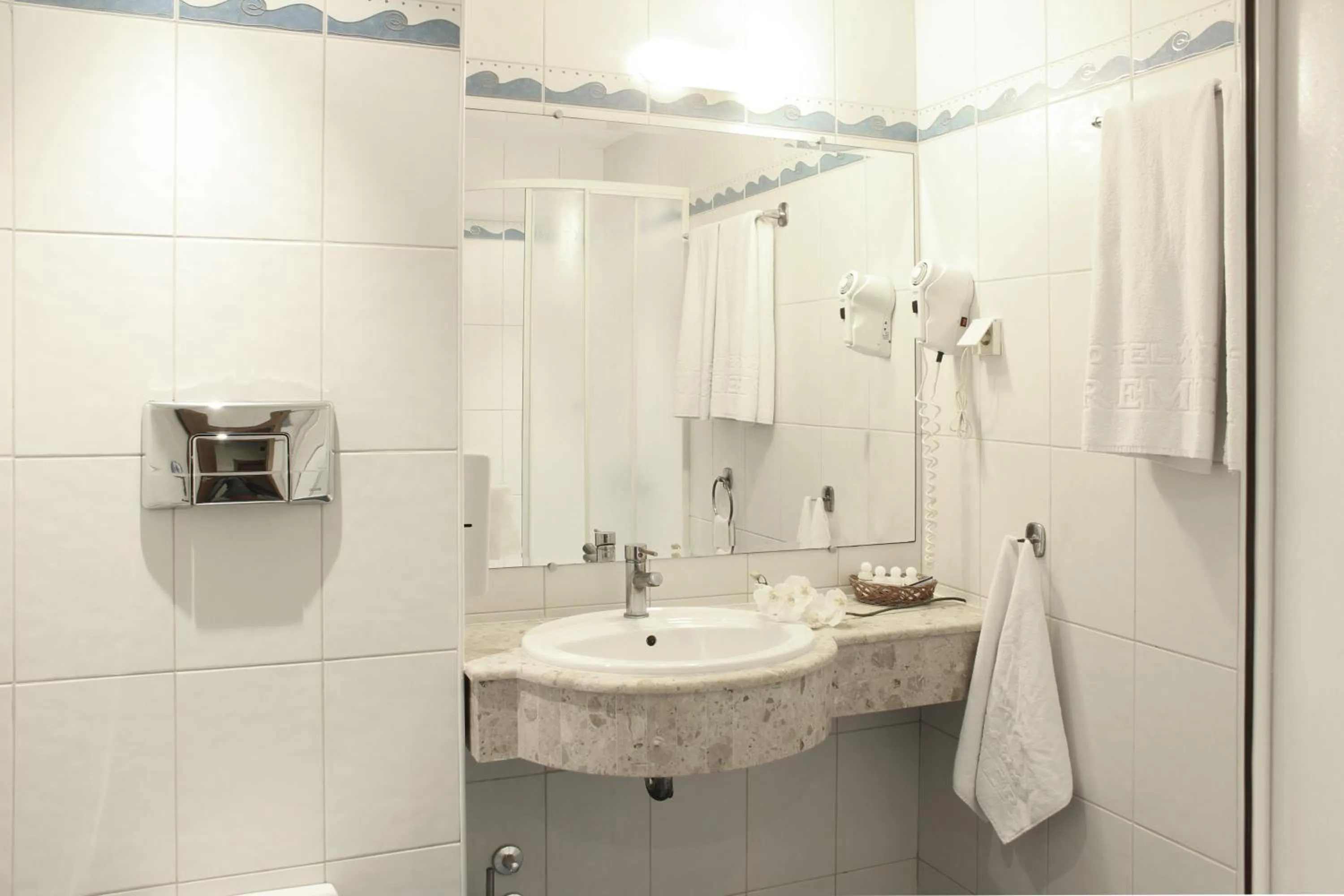 Bathroom in Hotel Premier - Veliko Tarnovo City Center, Panorama View