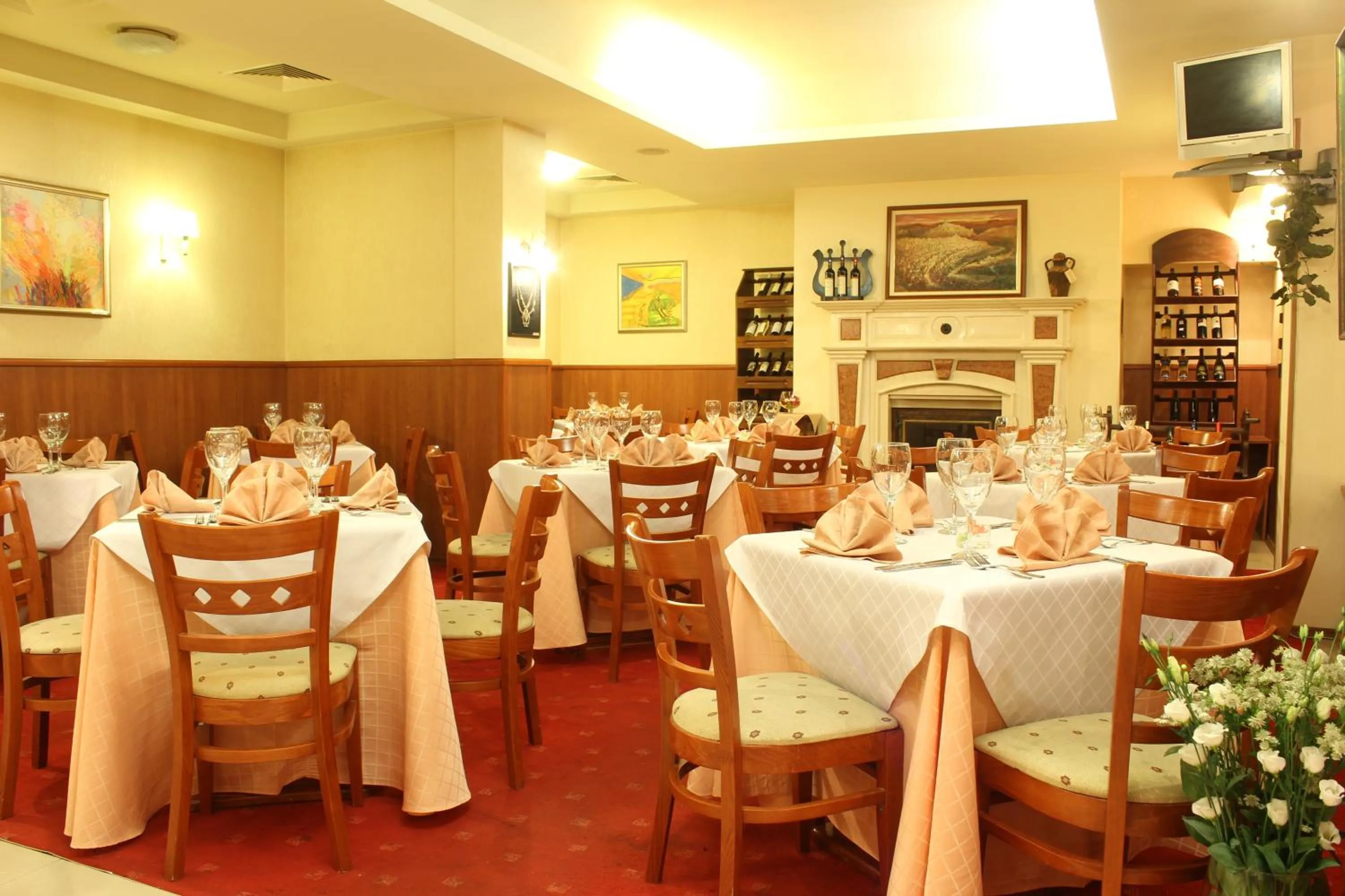 Restaurant/places to eat in Hotel Premier - Veliko Tarnovo City Center, Panorama View