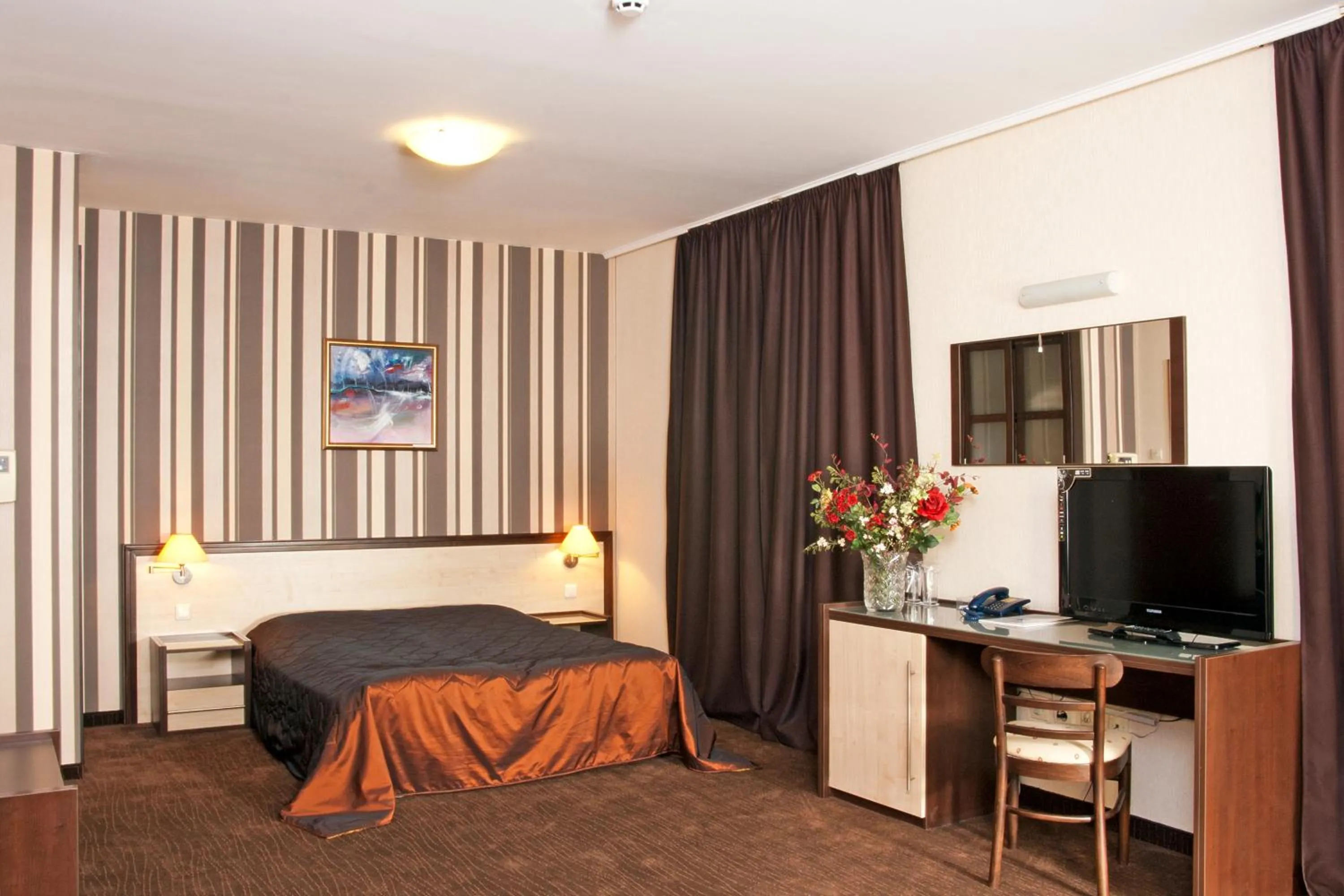 Living room, Bed in Hotel Premier - Veliko Tarnovo City Center, Panorama View