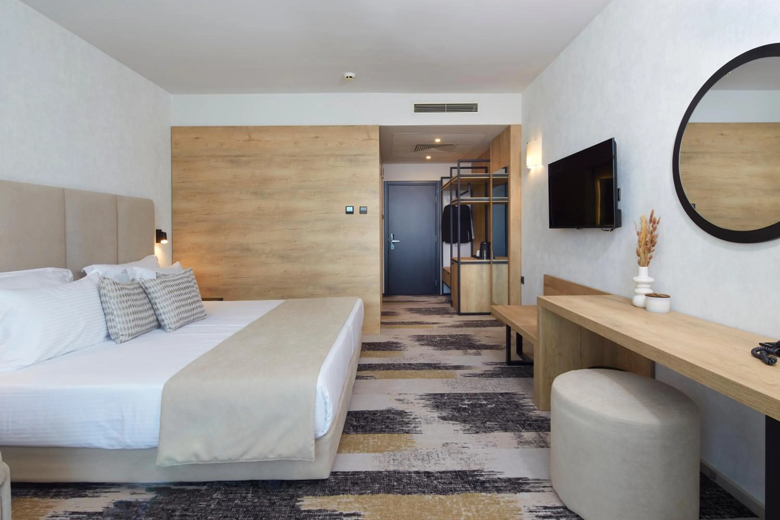 Bed in Hotel Marvel All Inclusive - FULLY RENOVATED FREE Beach Access