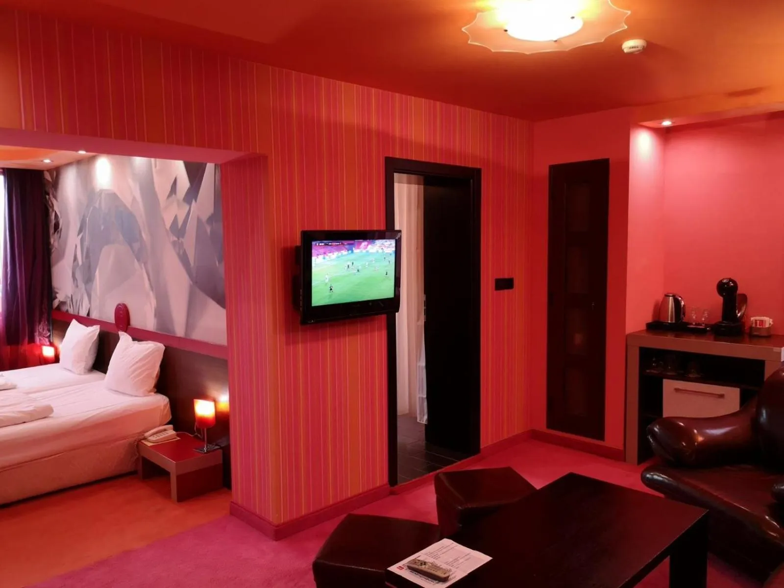 Coffee/tea facilities, Bed in Hotel Leipzig