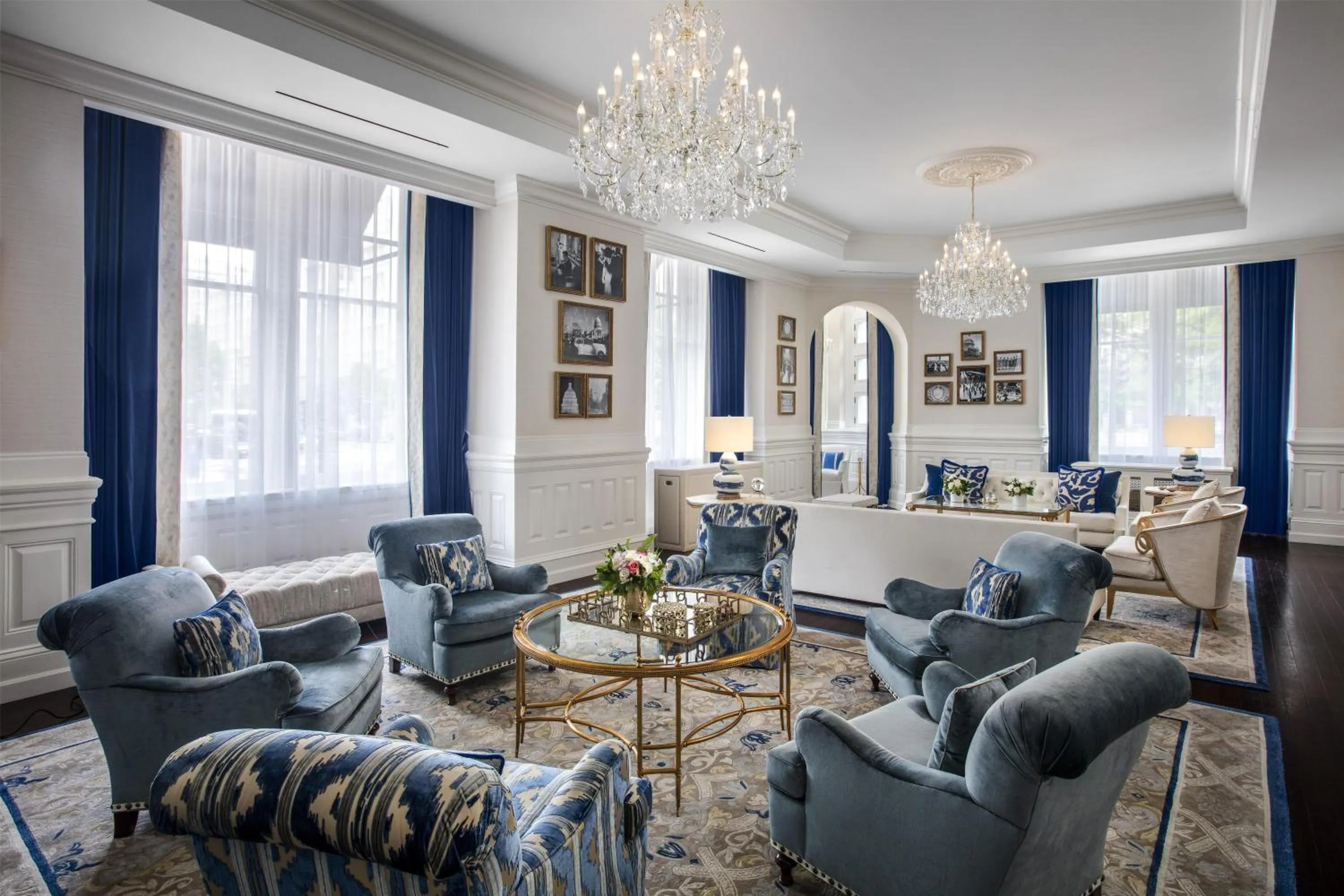 Living room in Waldorf Astoria Washington DC