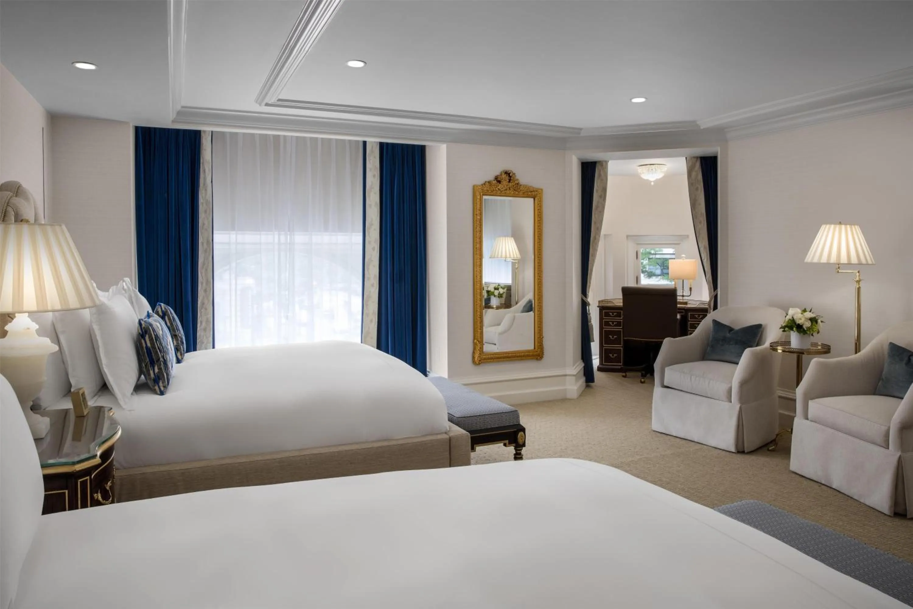 Living room, Bed in Waldorf Astoria Washington DC