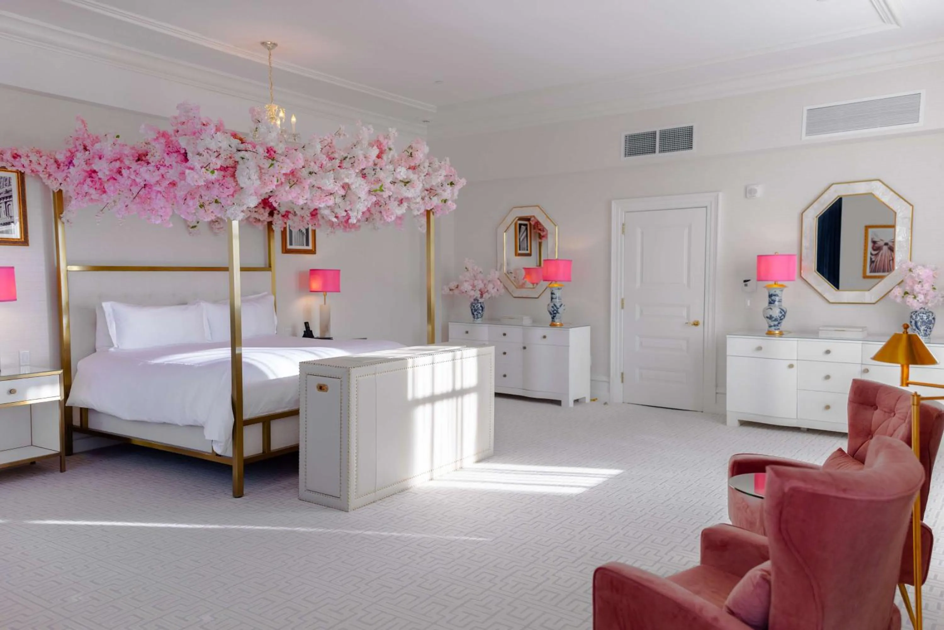 Bed in Waldorf Astoria Washington DC