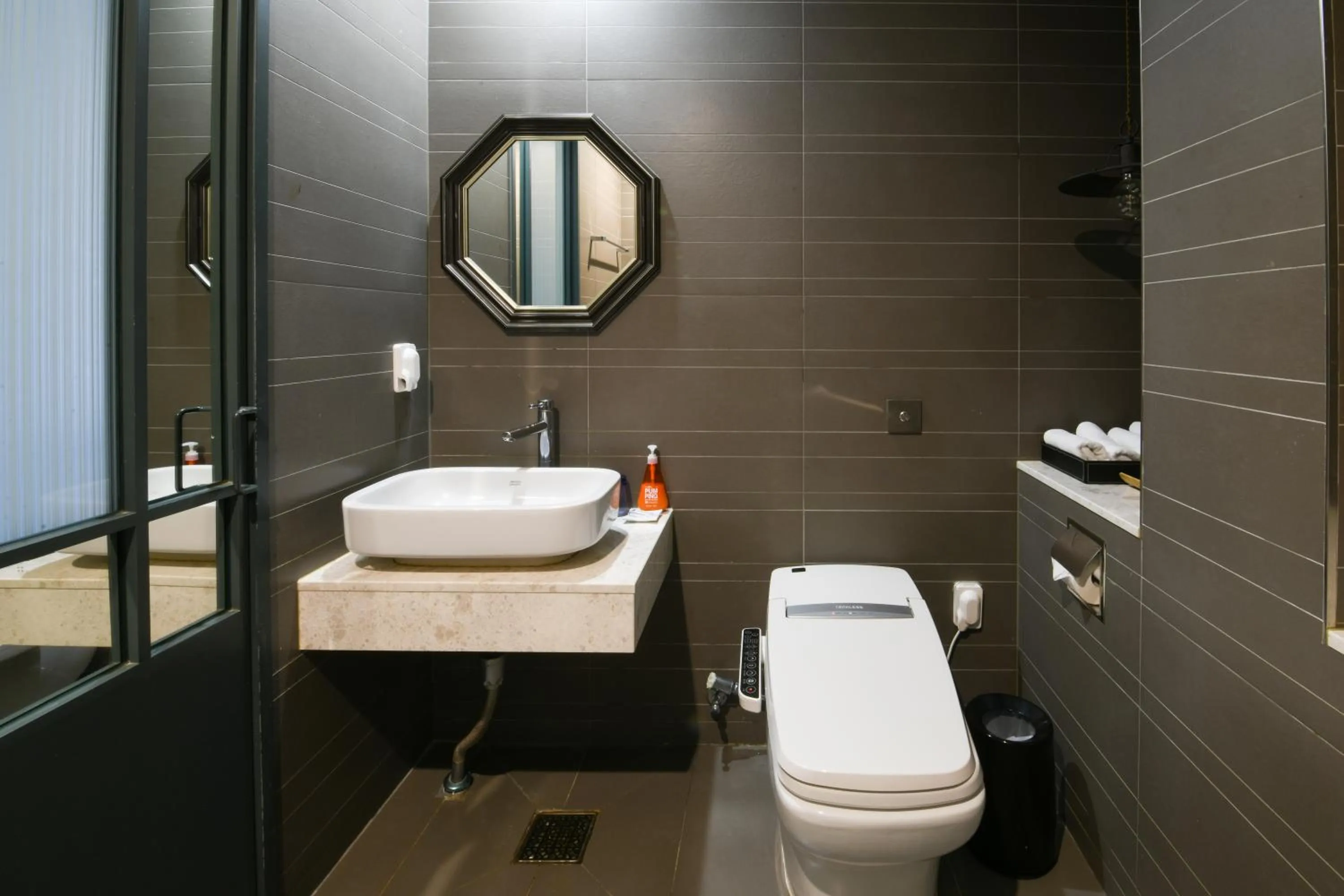 Toilet in Urban Island Hotel Jeju