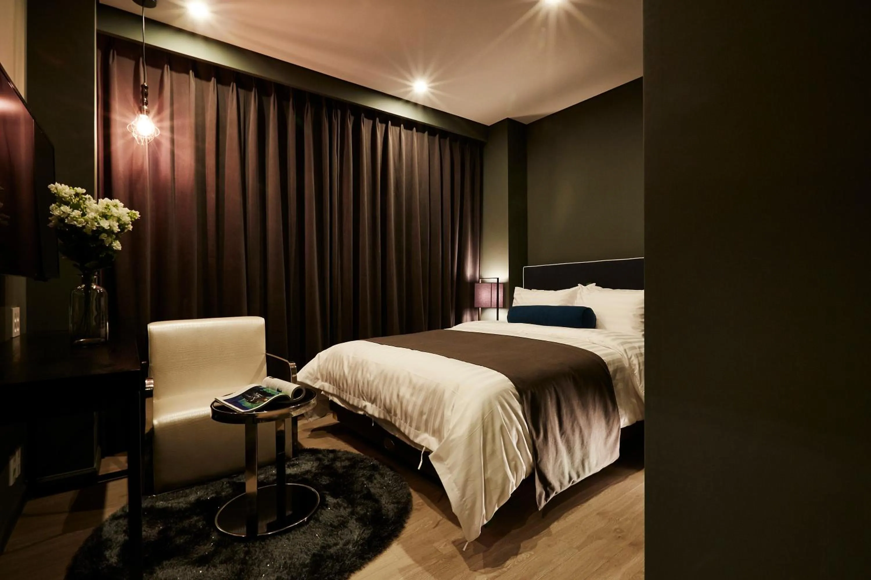 Bedroom, Bed in Urban Island Hotel Jeju