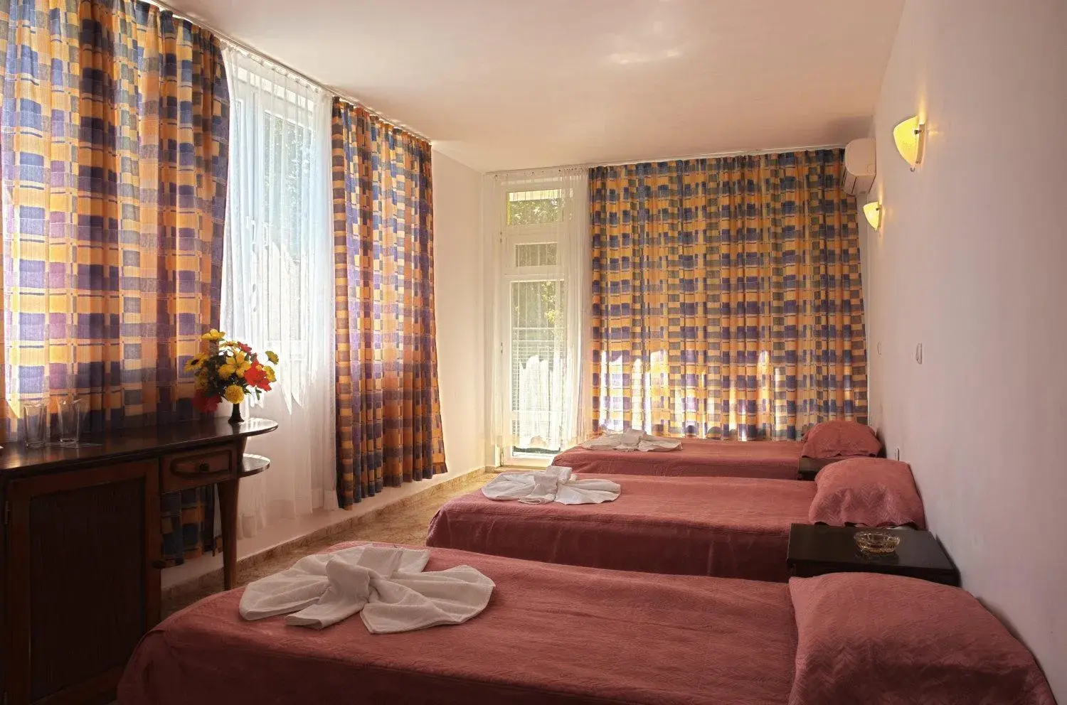 Triple Room in Sunny Varshava Hotel Triple Room in Sunny Varshava Hotel