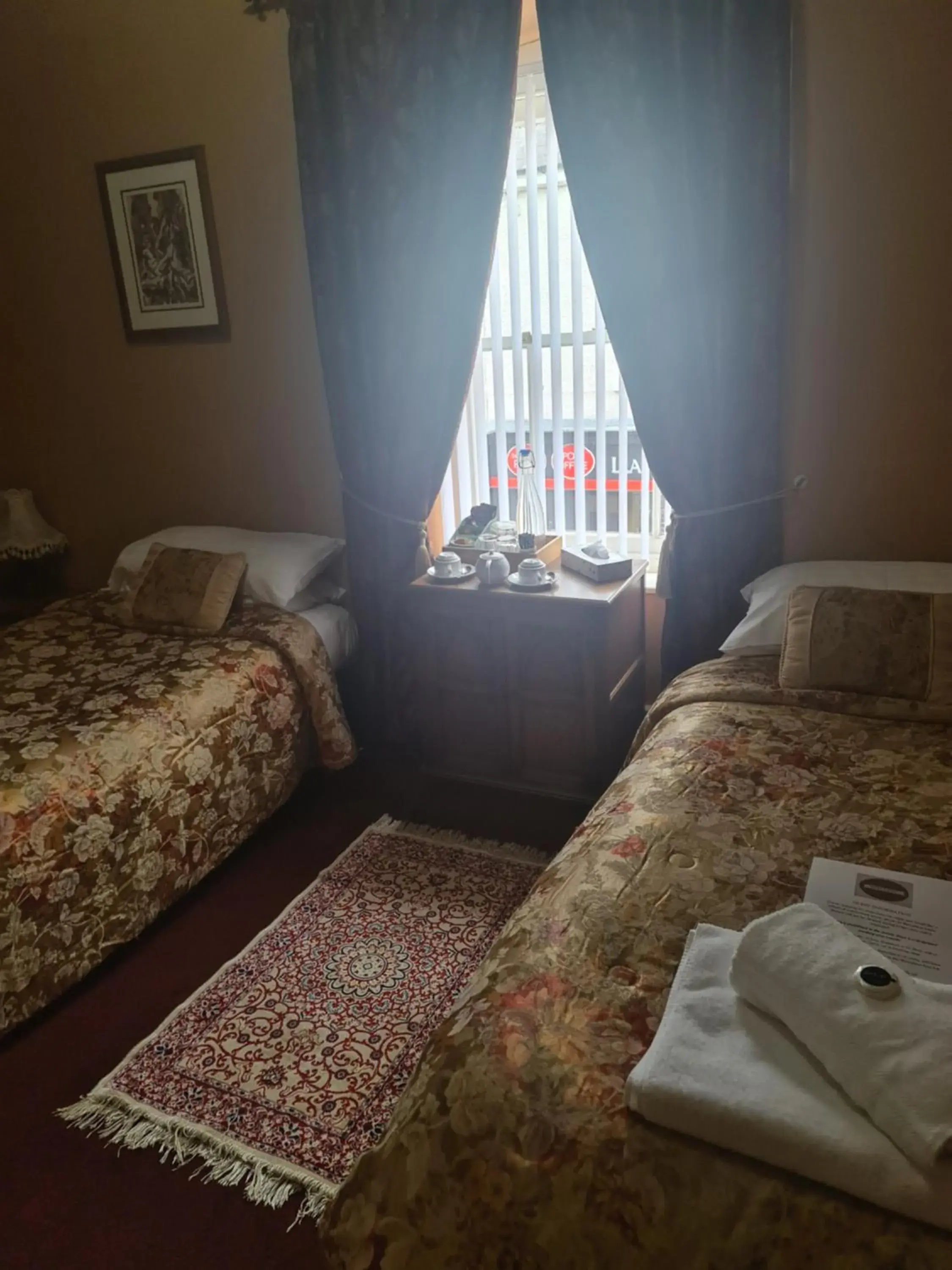 Small Twin Room - single occupancy in The Red Lion Small Twin Room - single occupancy in The Red Lion