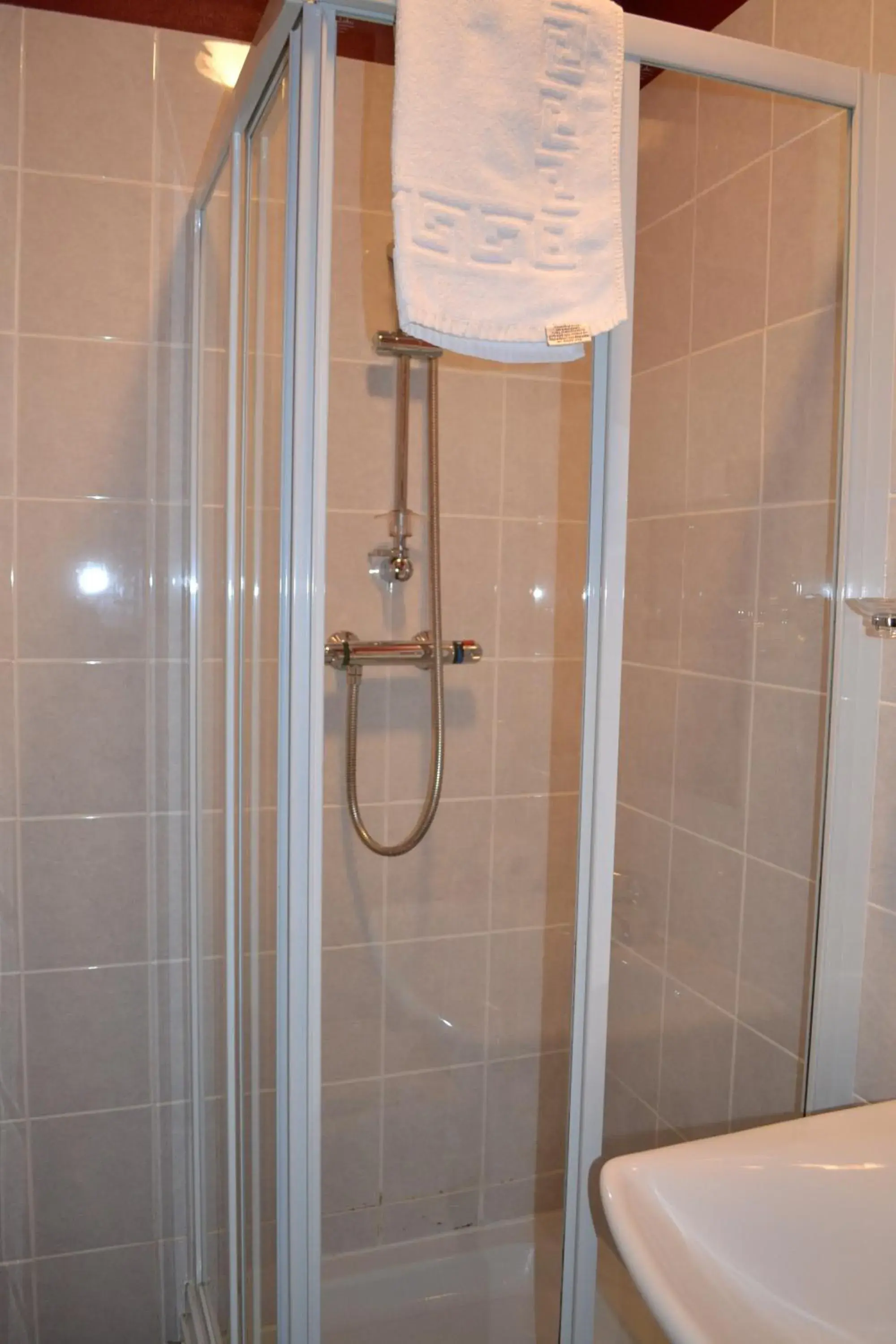 Small Twin Room - single occupancy in The Red Lion Small Twin Room - single occupancy in The Red Lion