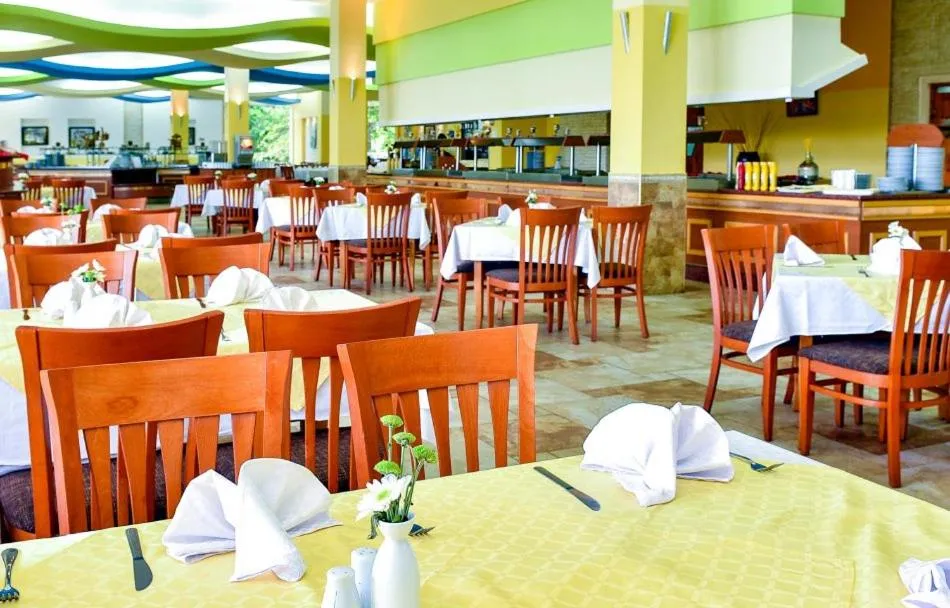 Restaurant/places to eat in Hotel Orhidea