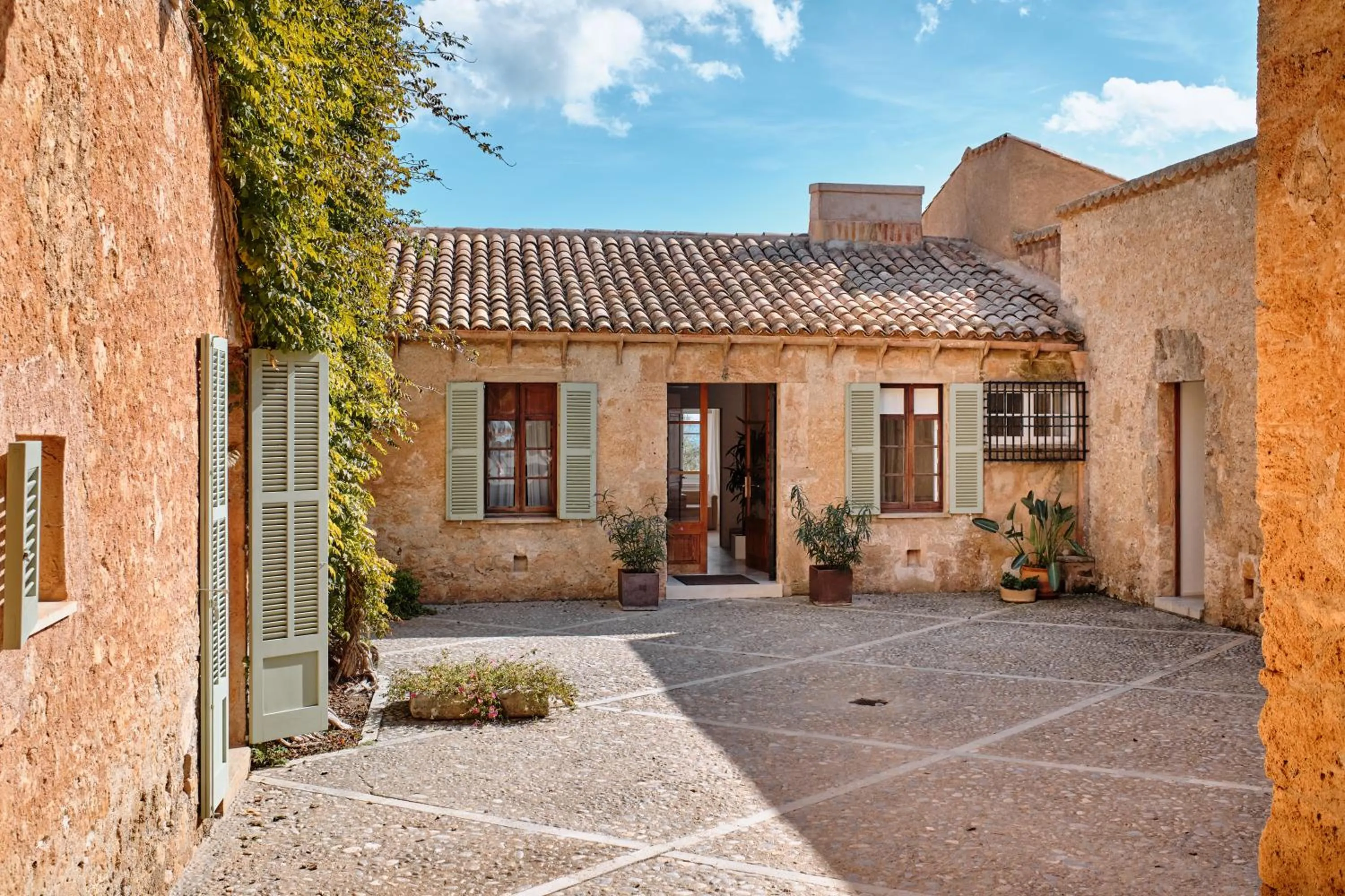 Can Simoneta - Adults Only