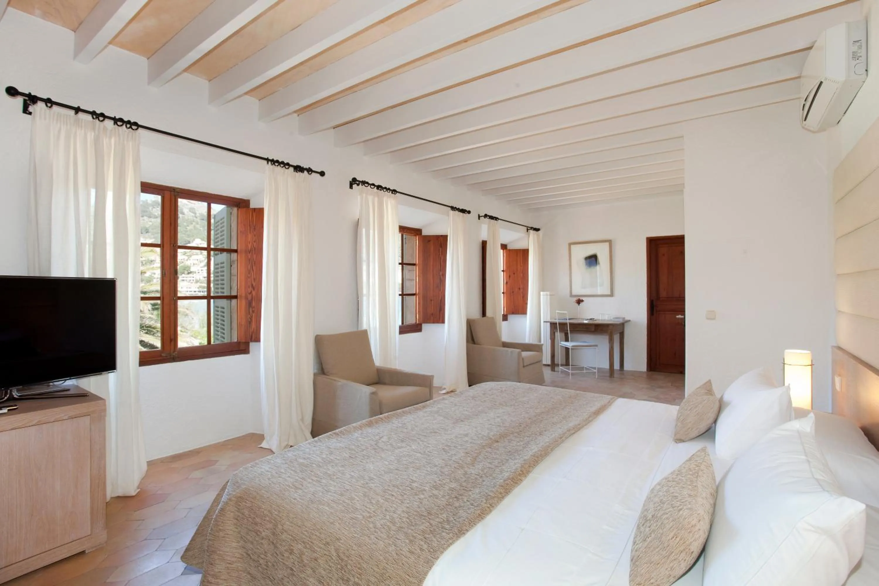 Photo of the whole room, Bed in Can Simoneta - Adults Only