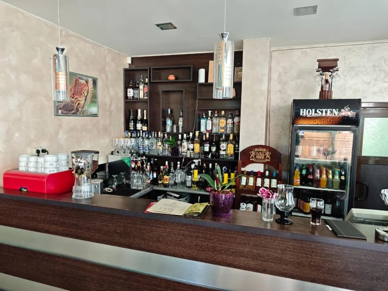 Restaurant/places to eat in Serenity Hotel