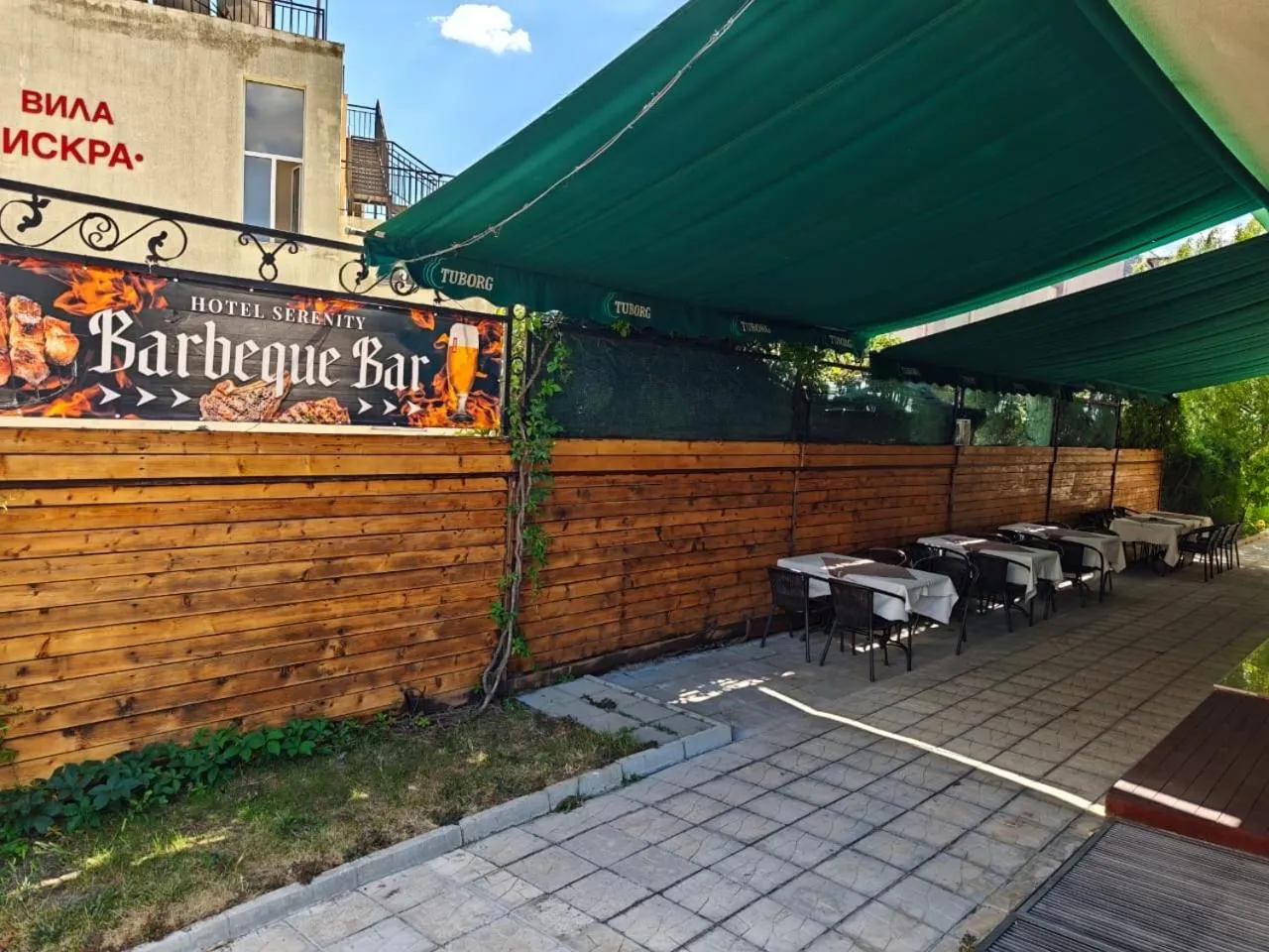 Restaurant/places to eat in Serenity Hotel