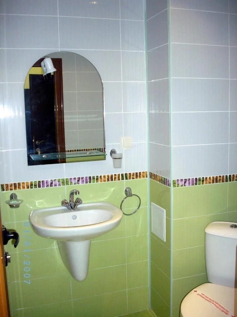 Shower in Serenity Hotel