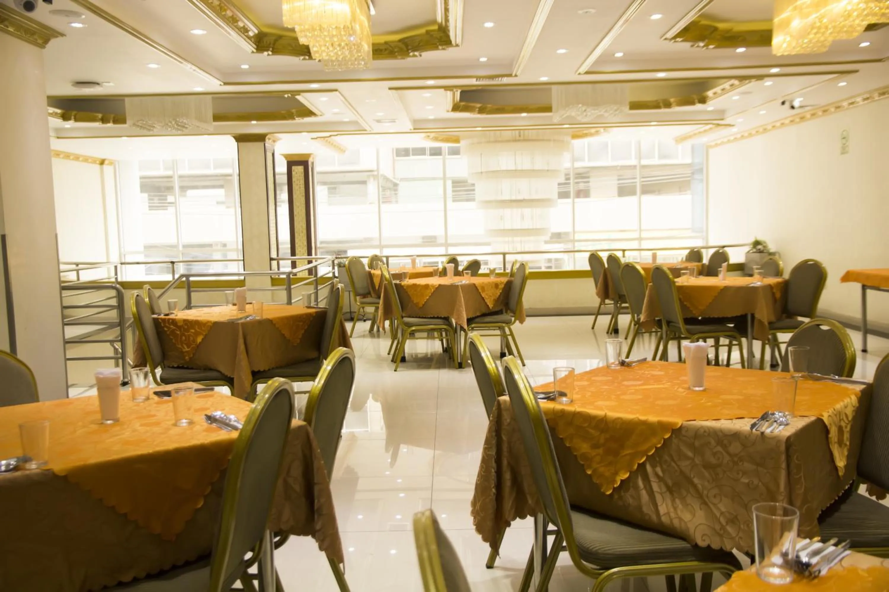 Restaurant/places to eat in Swan Hotel