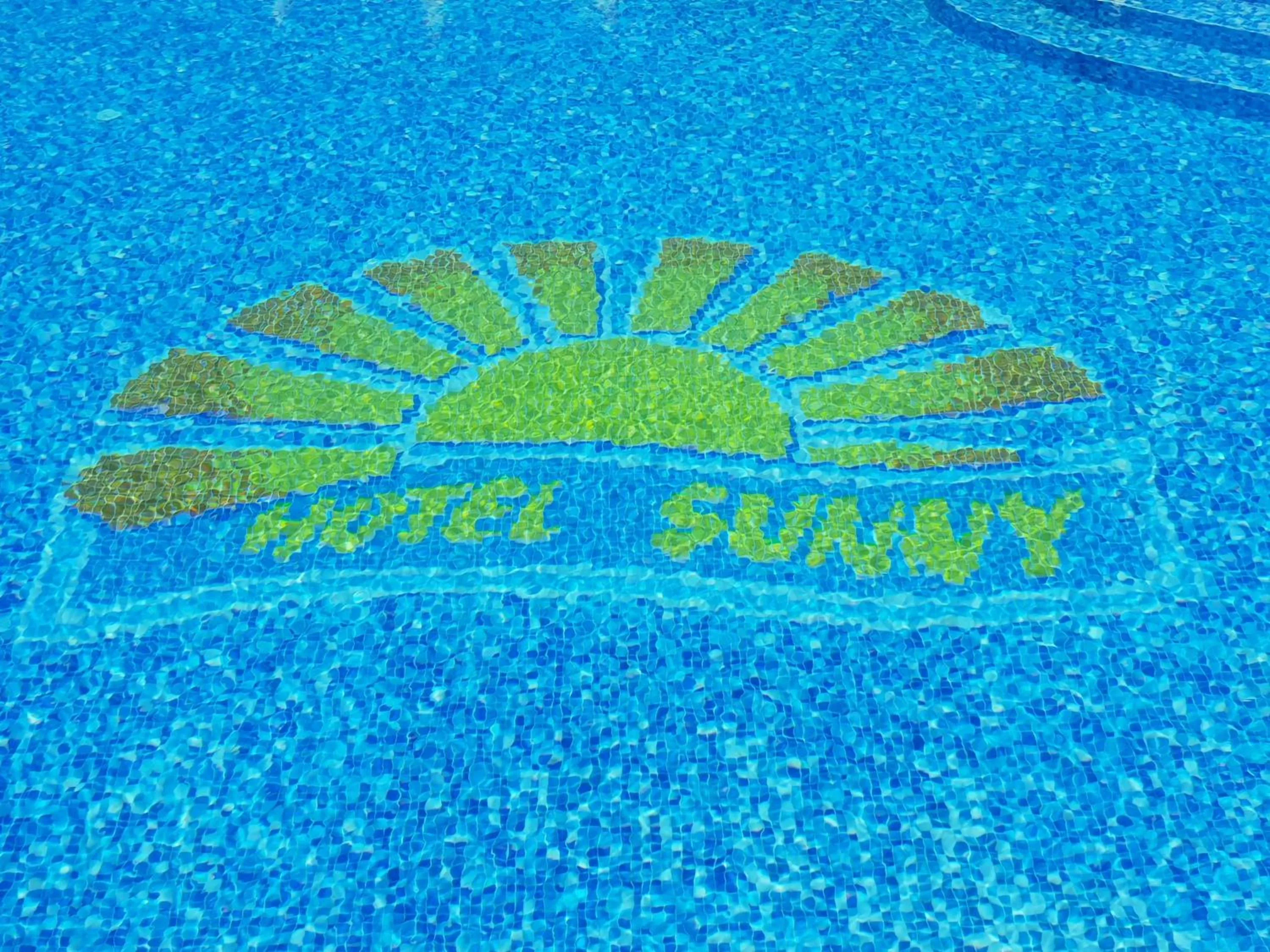 Swimming pool in Hotel Sunny