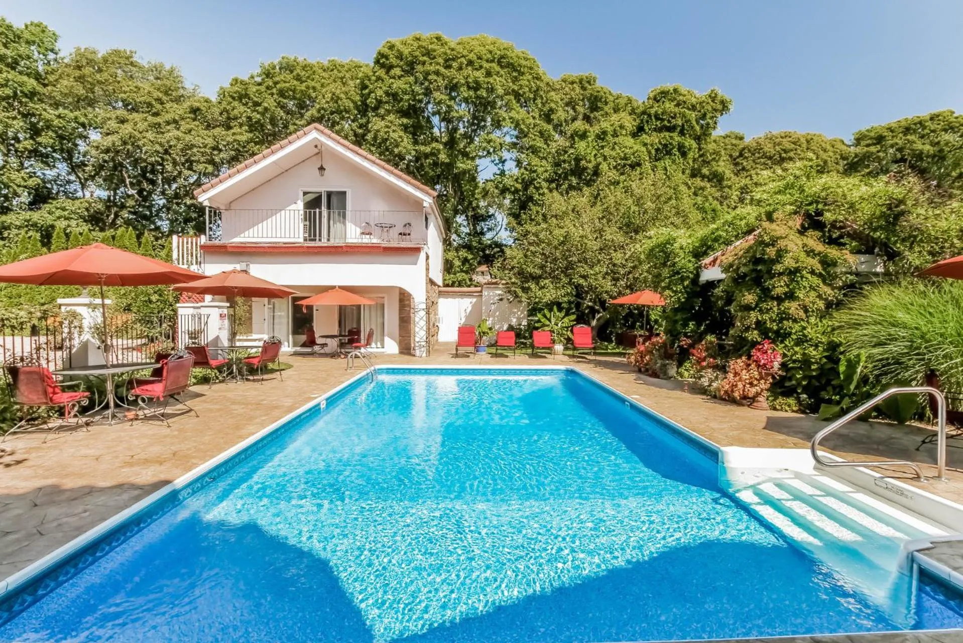 Property building in The Villa Bed and Breakfast