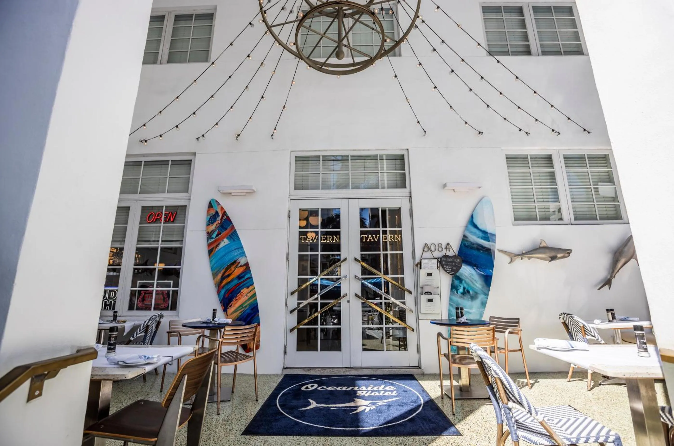 Restaurant/places to eat in Oceanside Hotel and Suites