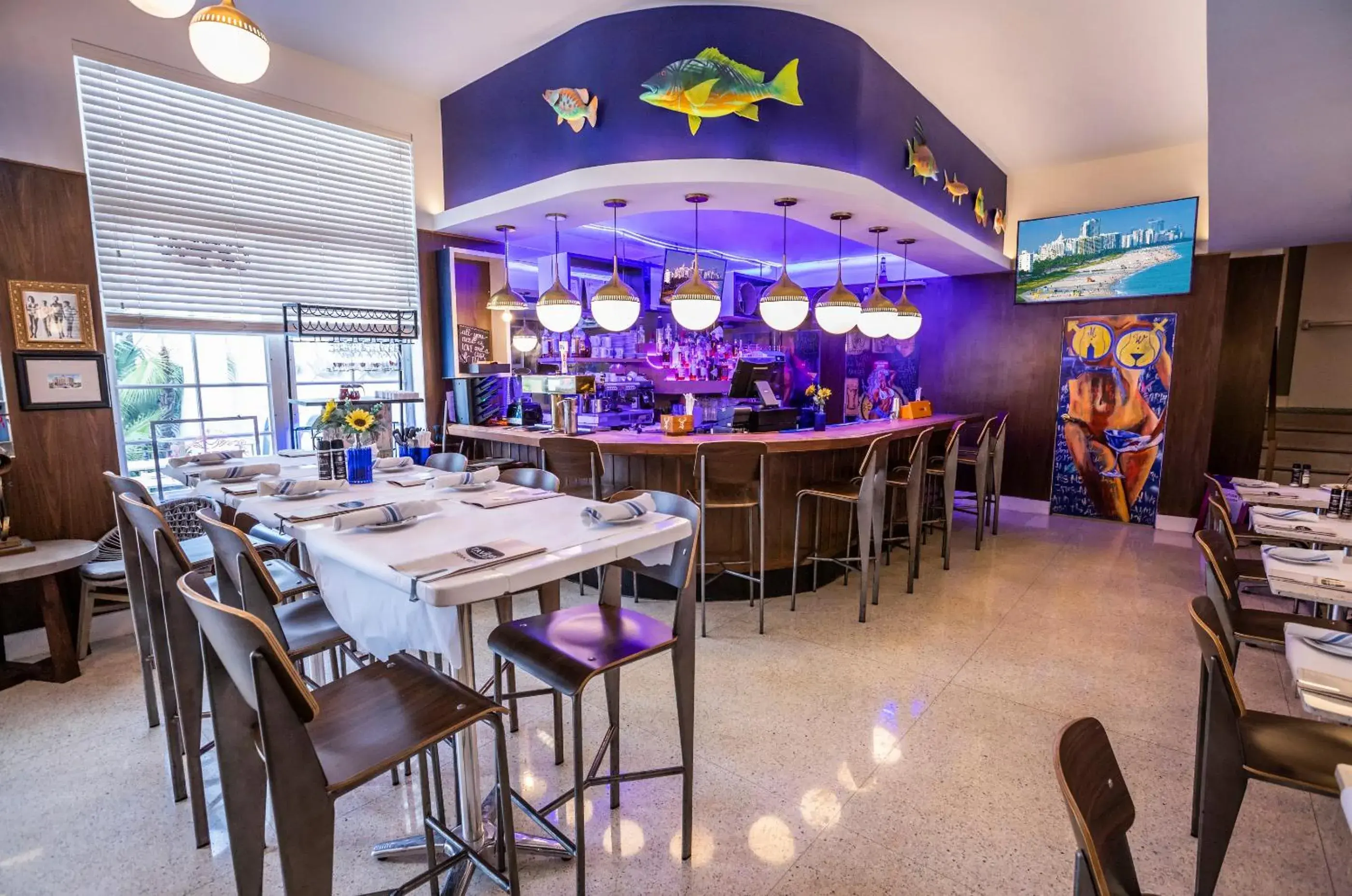 Lounge or bar in Oceanside Hotel and Suites Lounge or bar in Oceanside Hotel and Suites