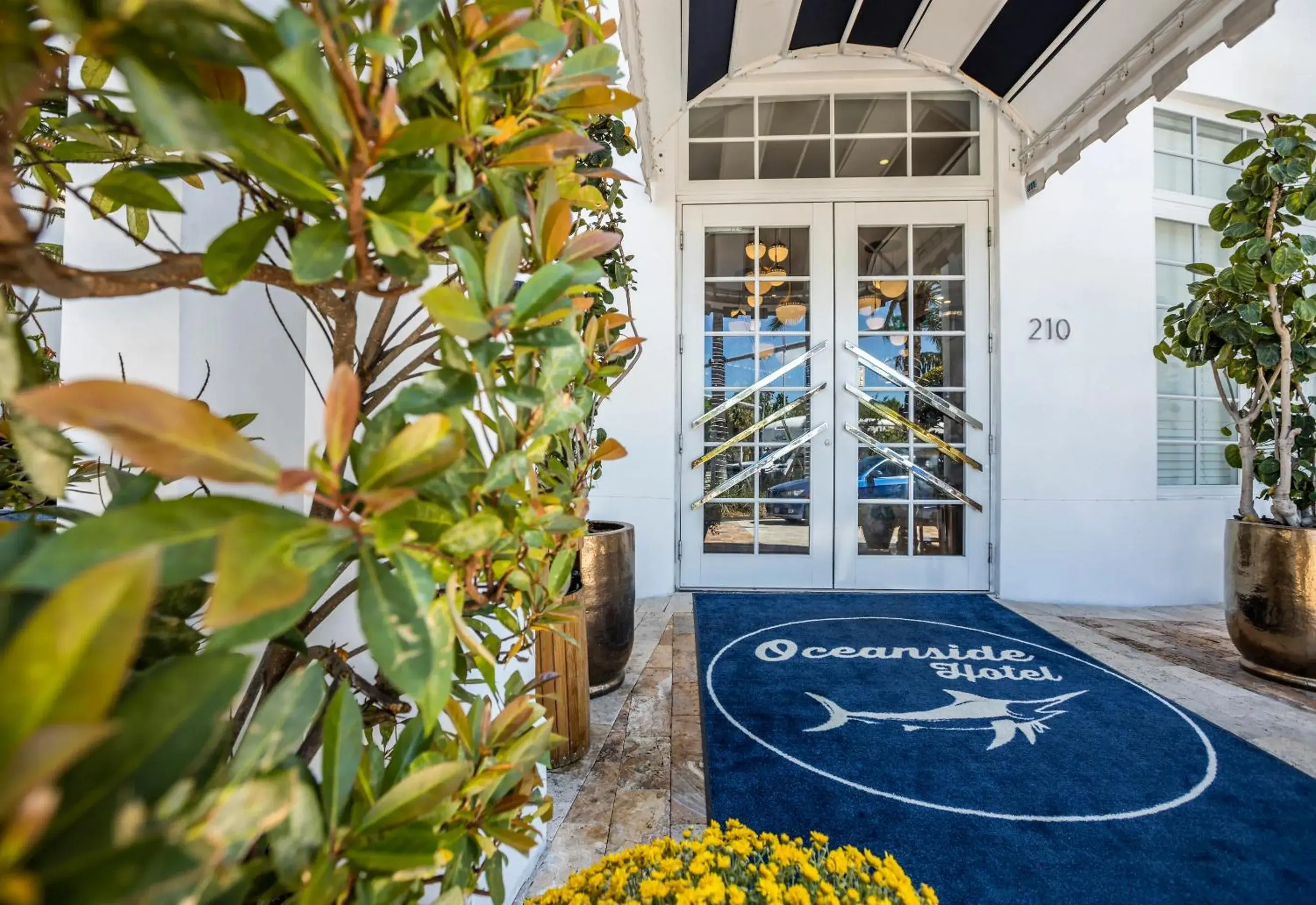 Facade/entrance in Oceanside Hotel and Suites Facade/entrance in Oceanside Hotel and Suites