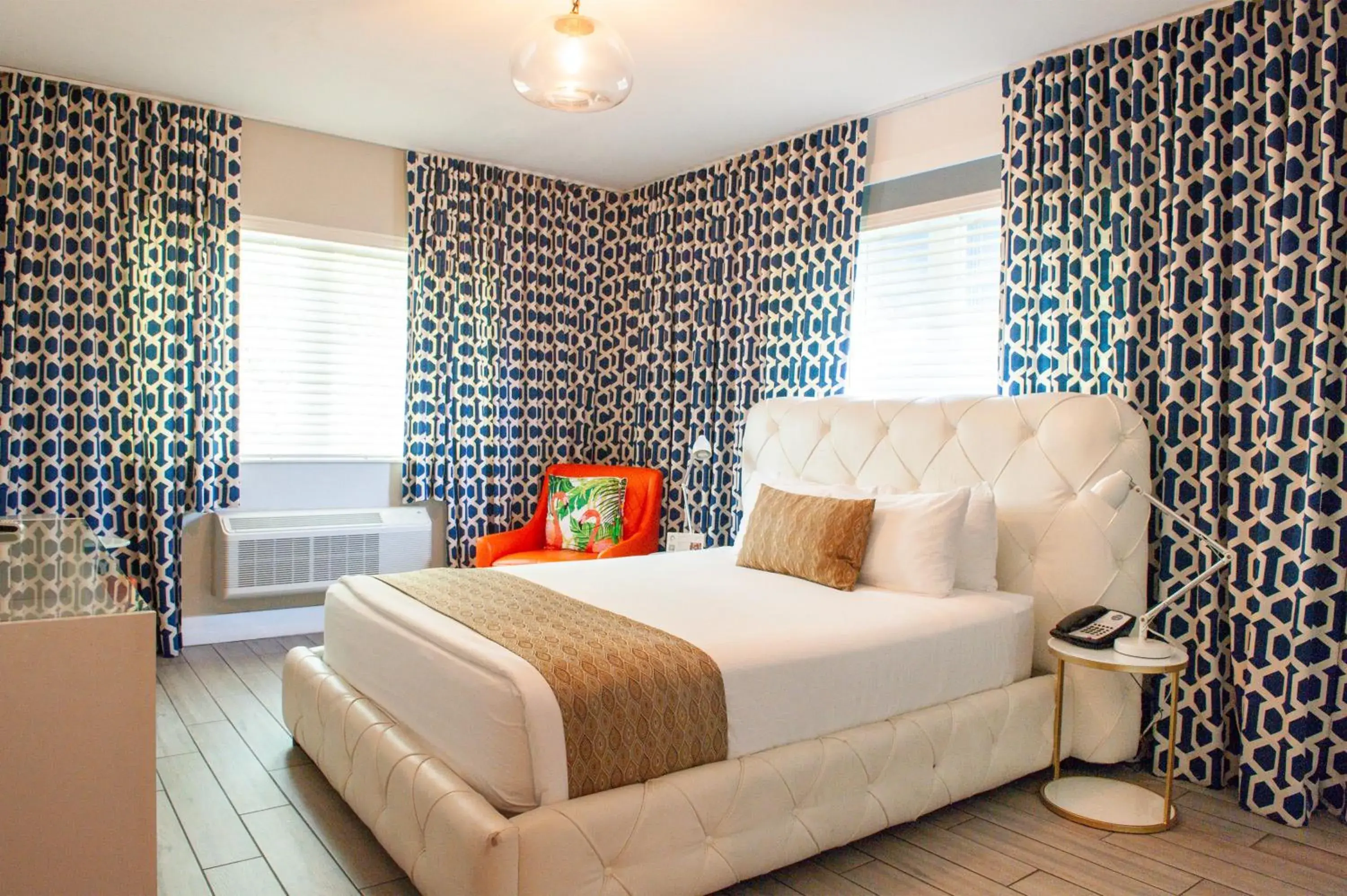 Bed in Oceanside Hotel and Suites Bed in Oceanside Hotel and Suites