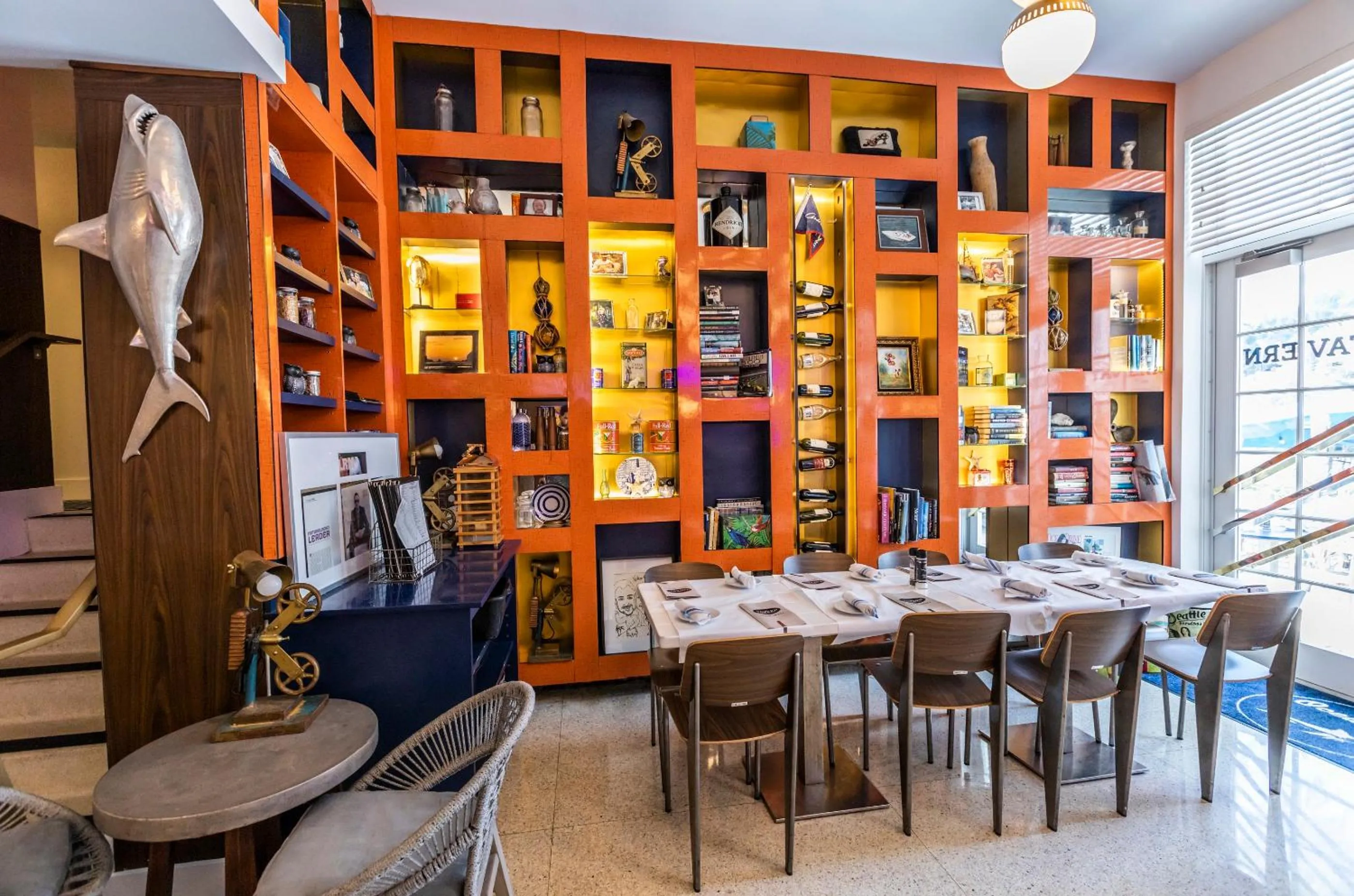 Restaurant/places to eat in Oceanside Hotel and Suites