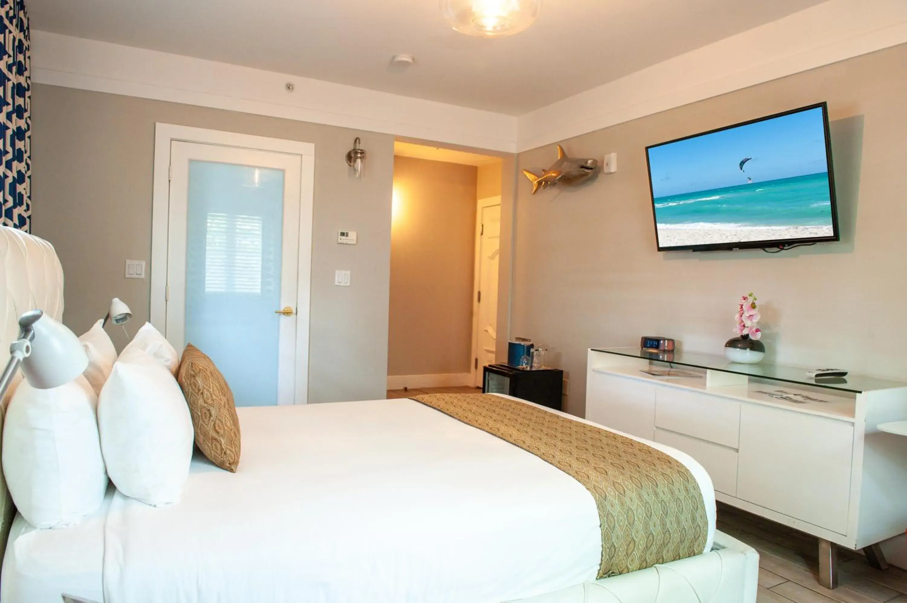 Bed in Oceanside Hotel and Suites Bed in Oceanside Hotel and Suites