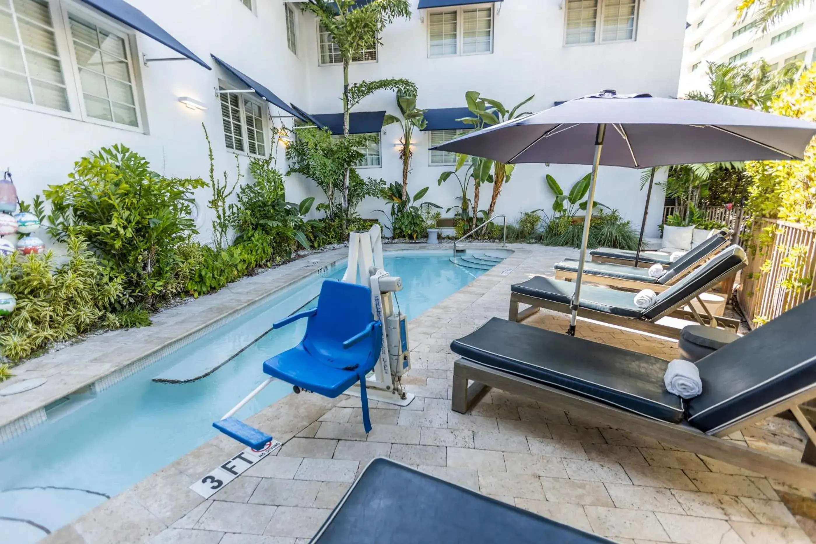 Swimming pool in Oceanside Hotel and Suites Swimming pool in Oceanside Hotel and Suites