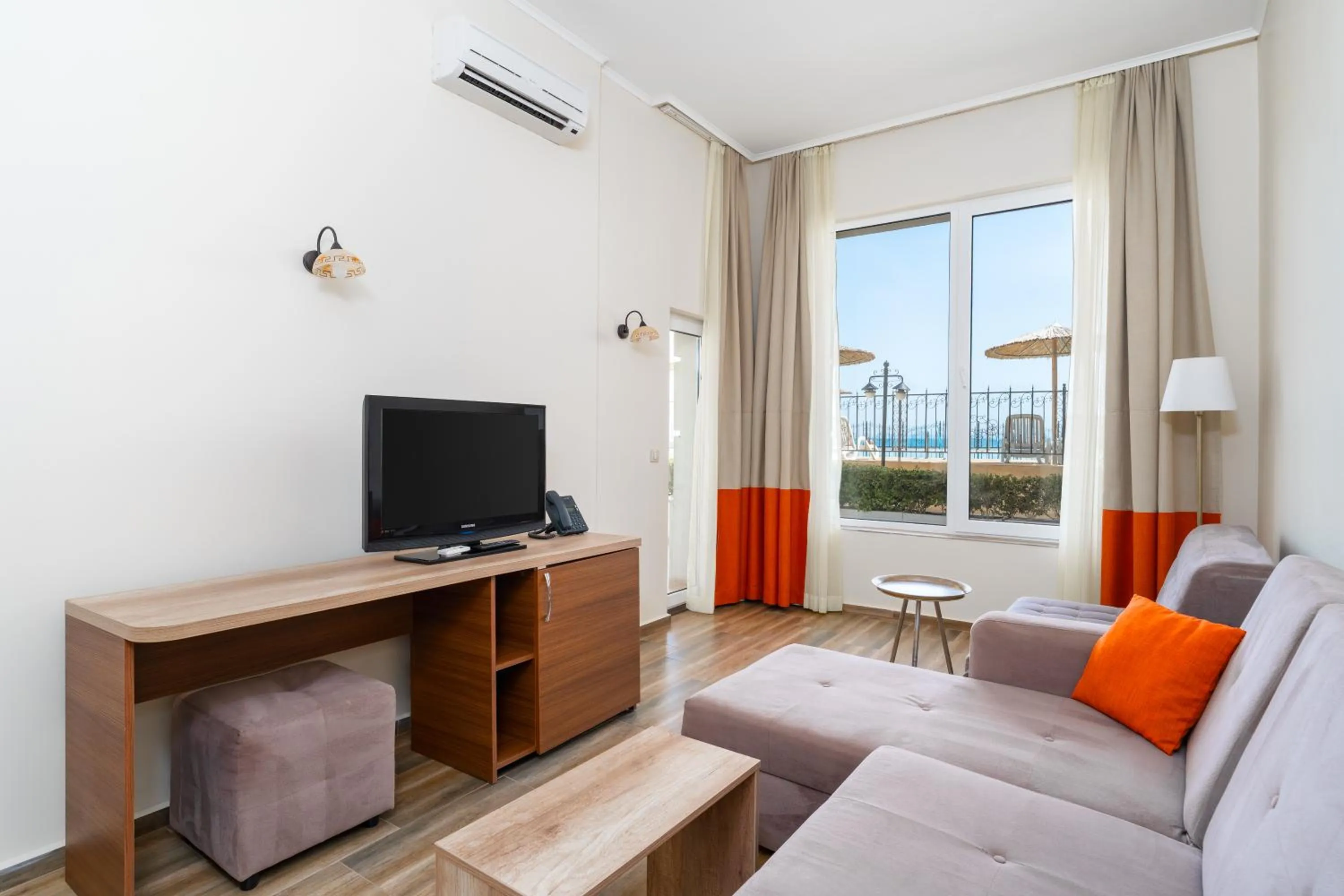 Communal lounge/ TV room in Festa Pomorie Resort