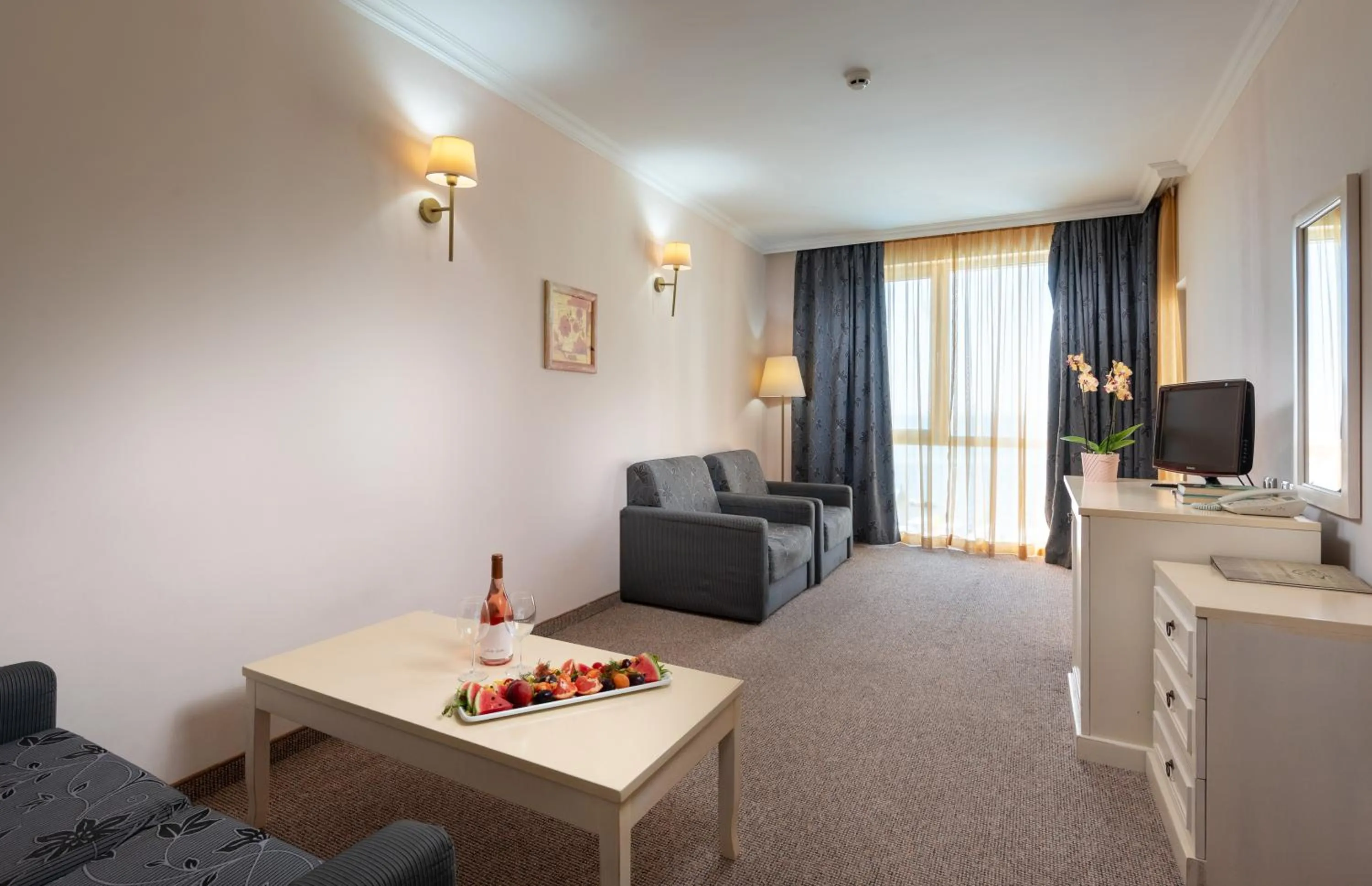 Communal lounge/ TV room in Festa Pomorie Resort