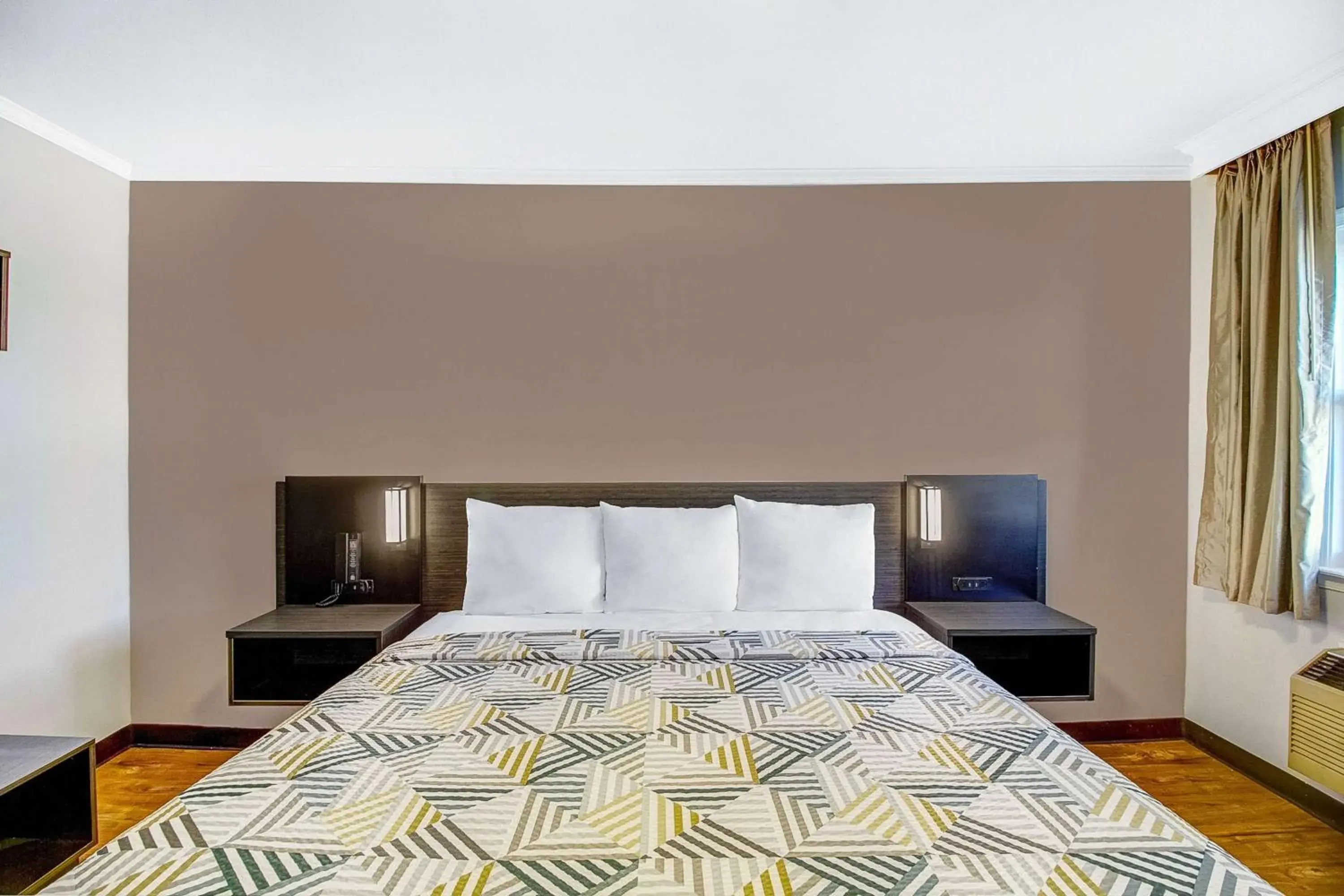 Photo of the whole room, Bed in Motel 6-Front Royal, VA Photo of the whole room, Bed in Motel 6-Front Royal, VA