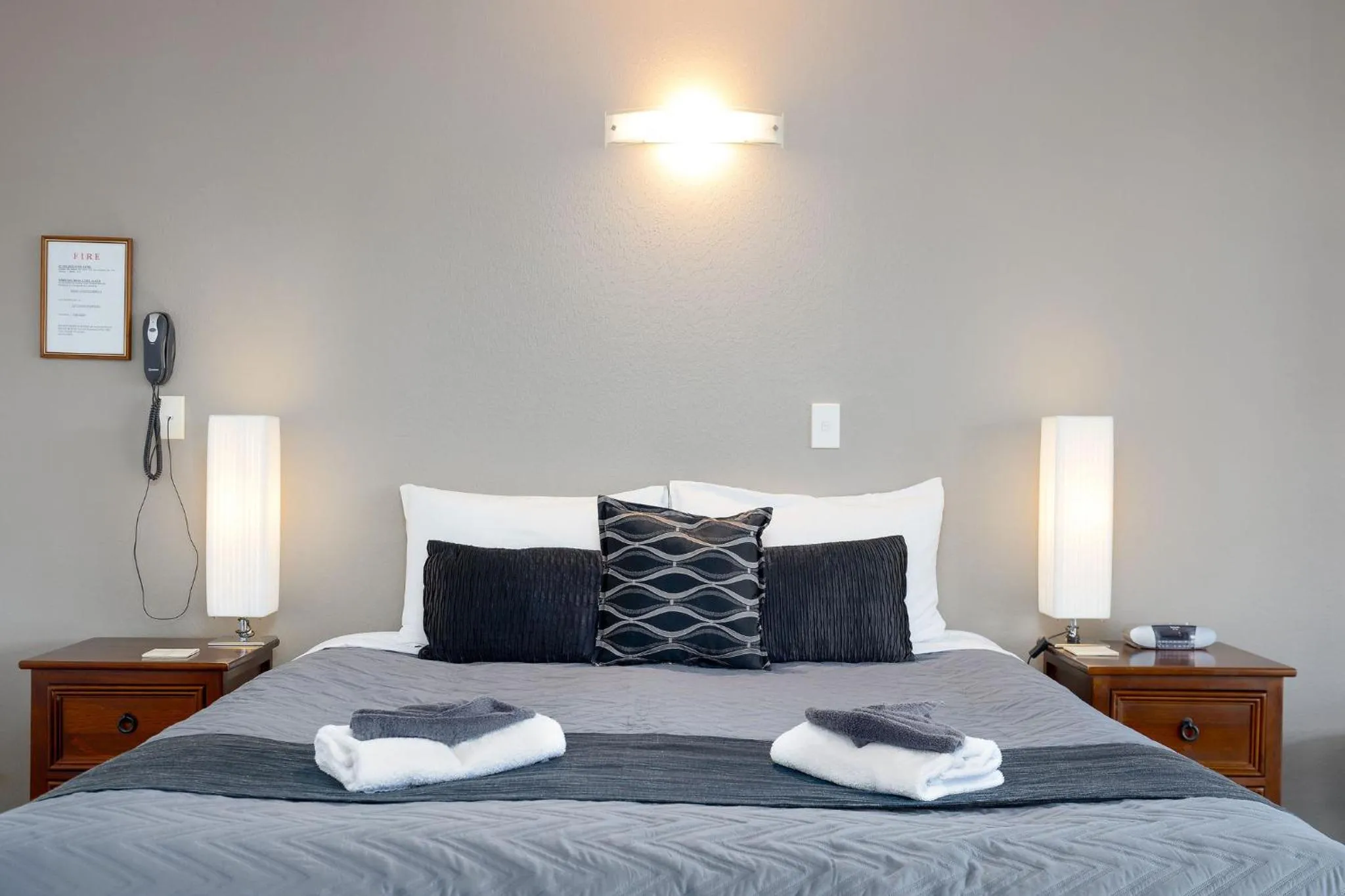 Bed in Kings Gate Motel