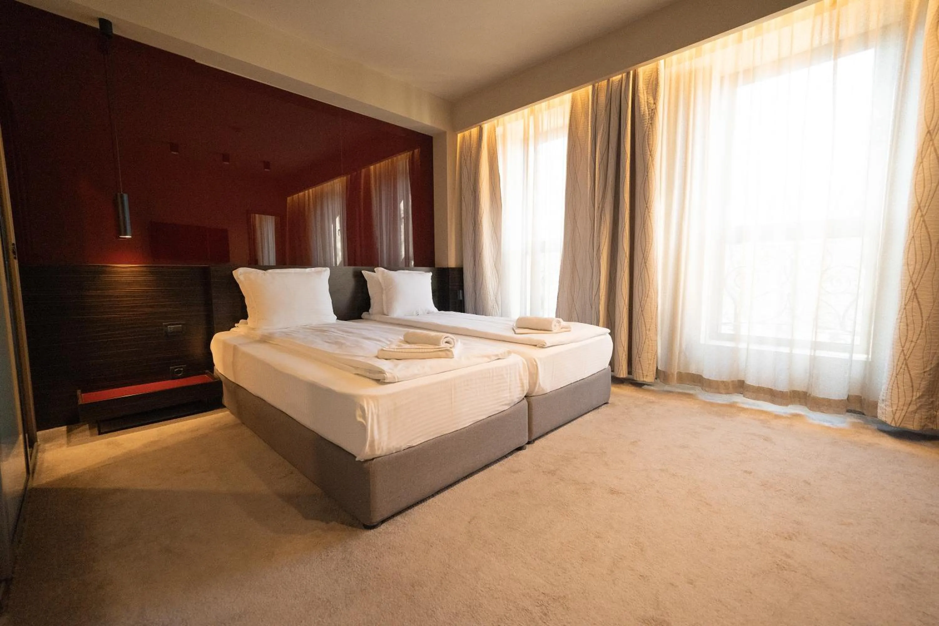 Photo of the whole room, Bed in Famous House