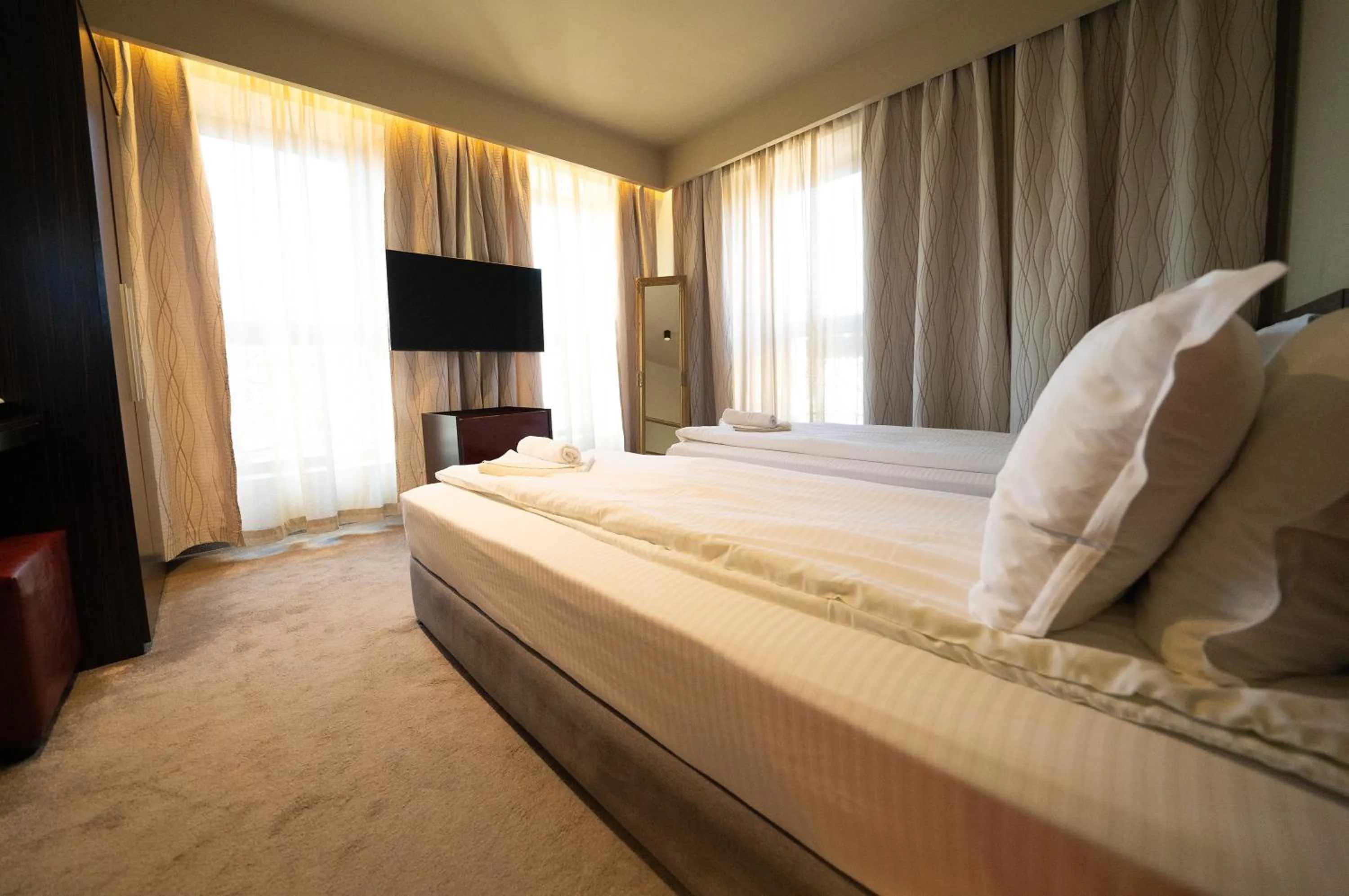 Photo of the whole room, Bed in Famous House