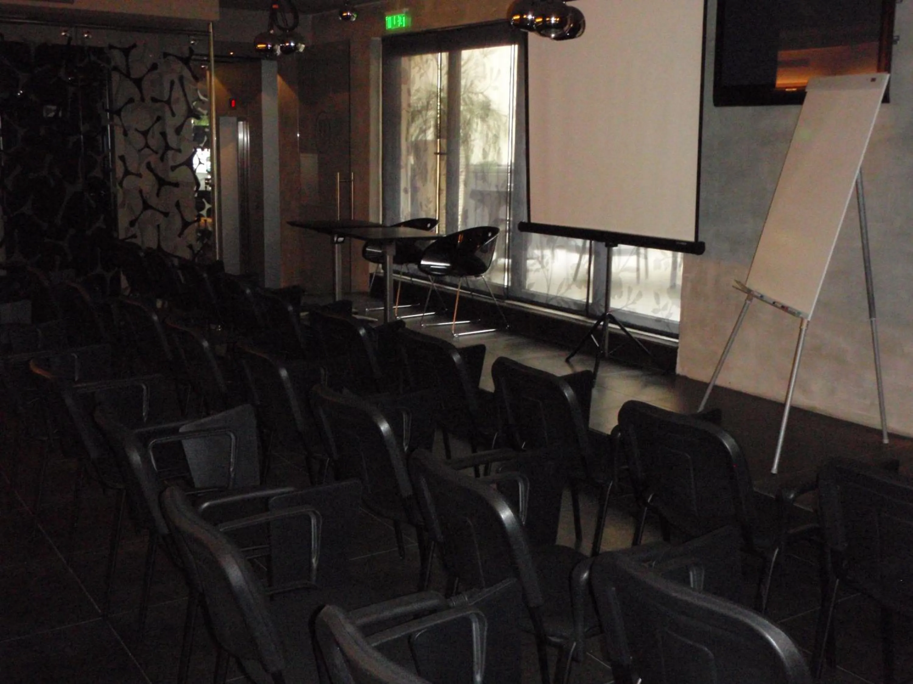 Meeting/conference room in Famous House