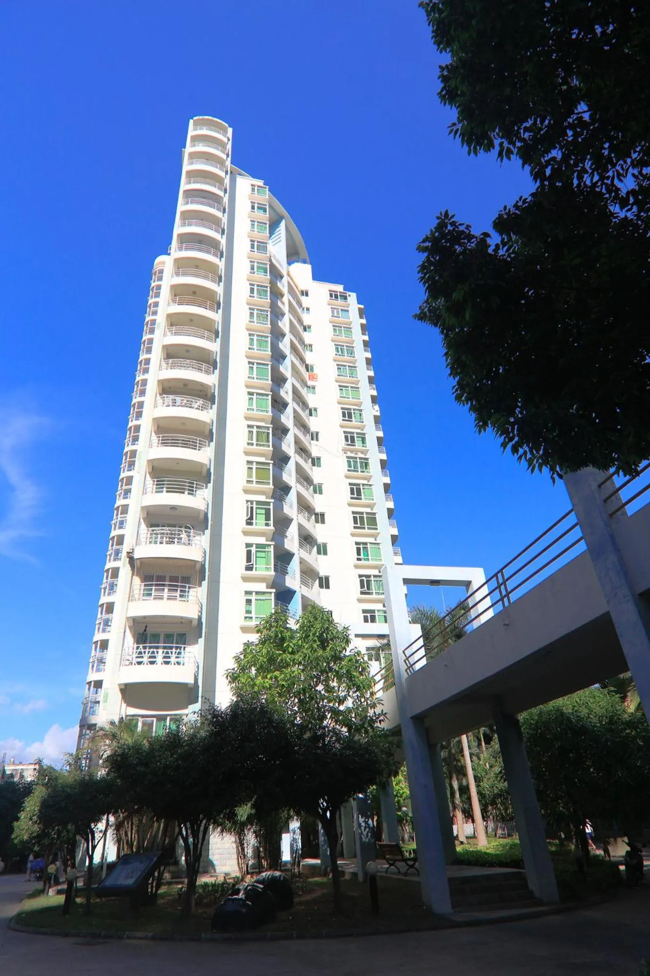 Property building in Sanya Sun Seaview Apartment