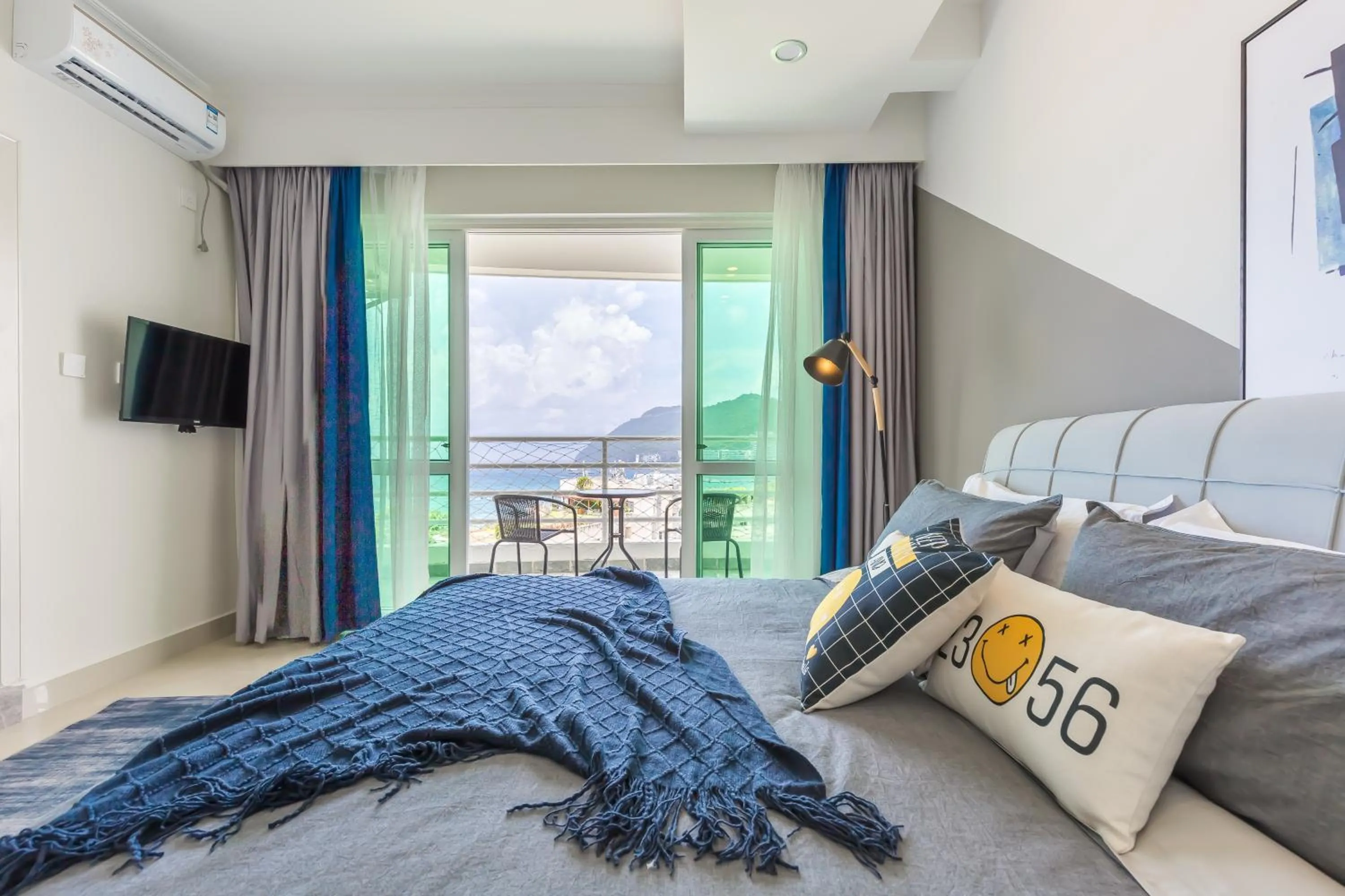 Bed in Sanya Sun Seaview Apartment