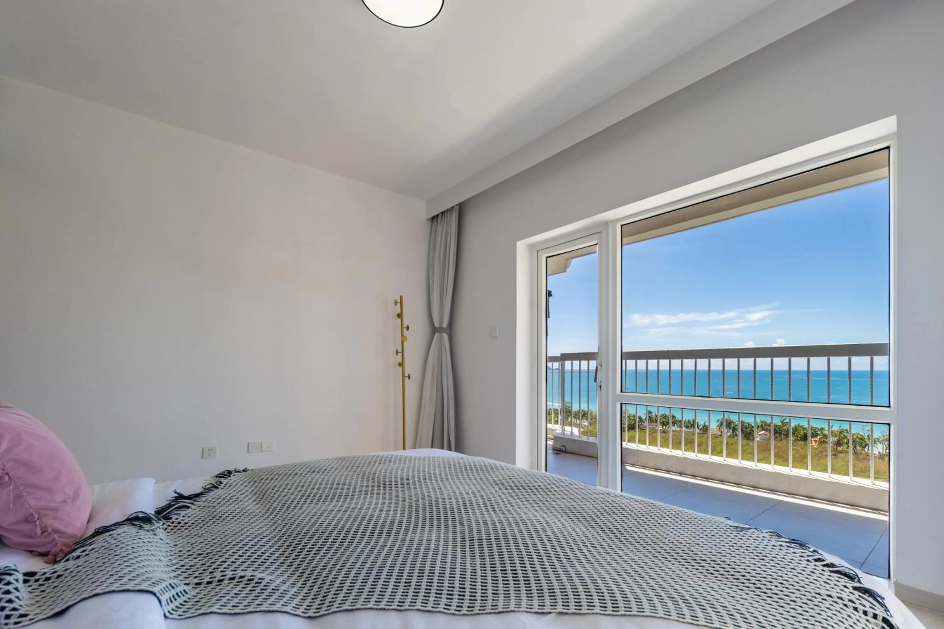 Bed in Sanya Sun Seaview Apartment
